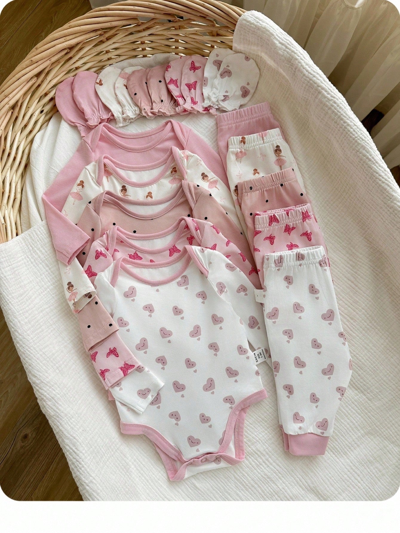 15-Piece Set Newborn Baby Girl Cute White Autumn Knitted Polka Dot Long-Sleeved Jumpsuit,Printed Trousers & Gloves,Family Matching Soft Winter Clothes