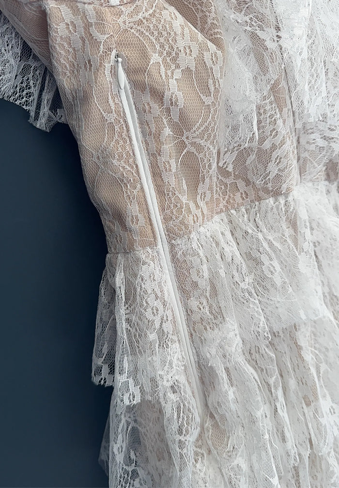 By Malina Sky V- Frill Mini Lace-klänning NWT