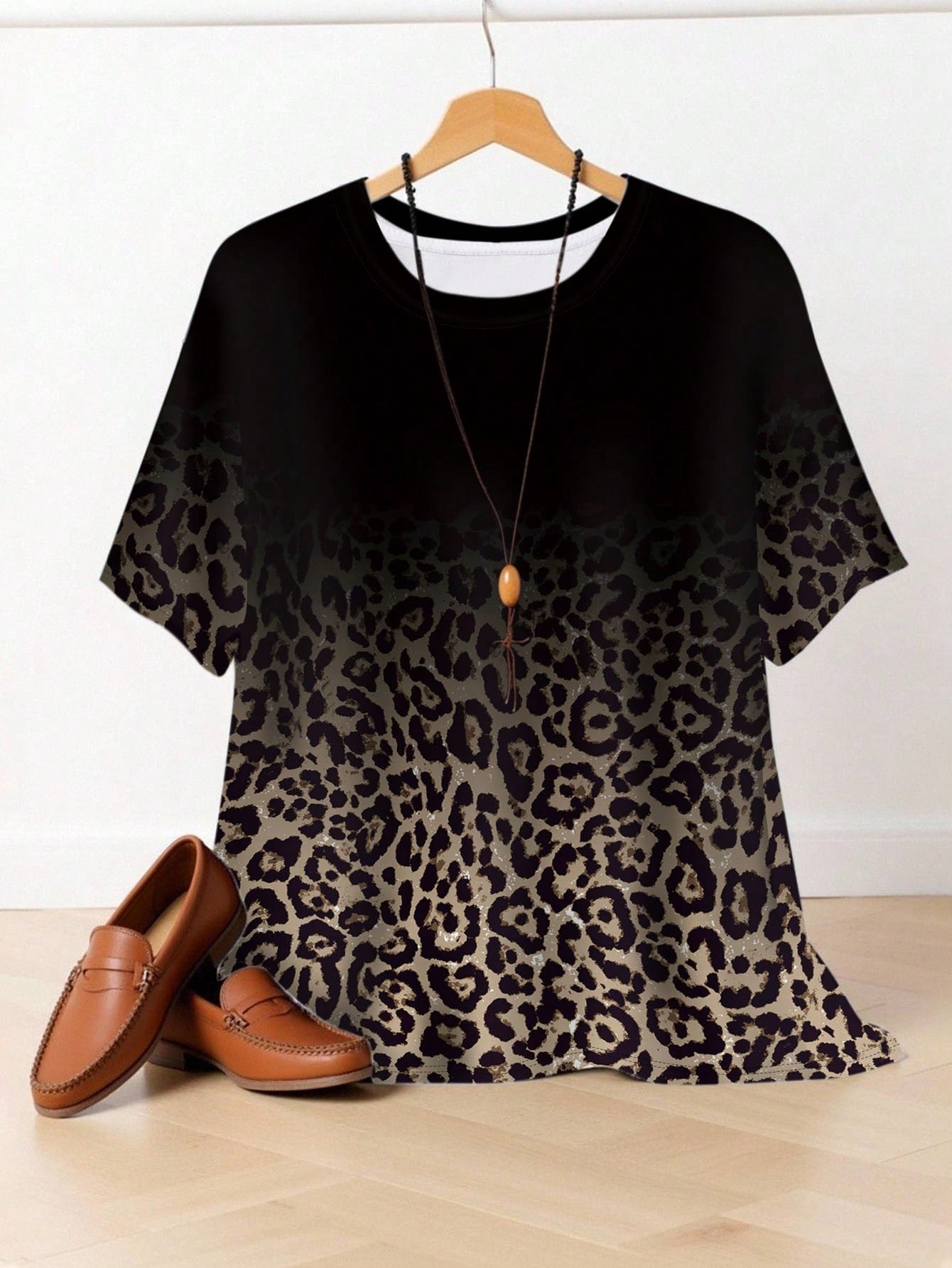 Women's Plus Size Casual Leopard Print T-Shirt, Polyester Blend Crew Neck Tee, Medium Stretch Knit Fabric, Fashionable Comfort Fit For All Seasons