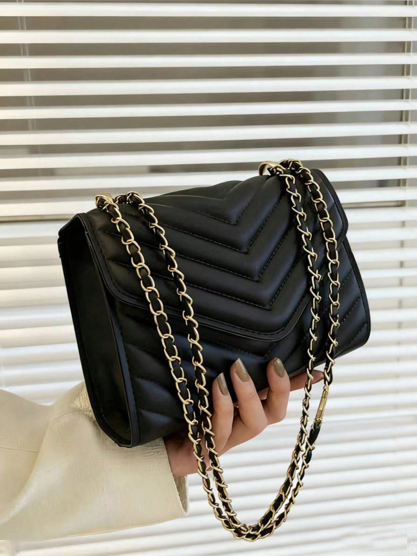 Women's Solid Color Pearl Chain New Niche Design Influencer Fashion Chain Shoulder Crossbody Bag, Ins Versatile Small Square Bag, High Gloss Embossed Solid Color Mini Chain Shoulder Bag
