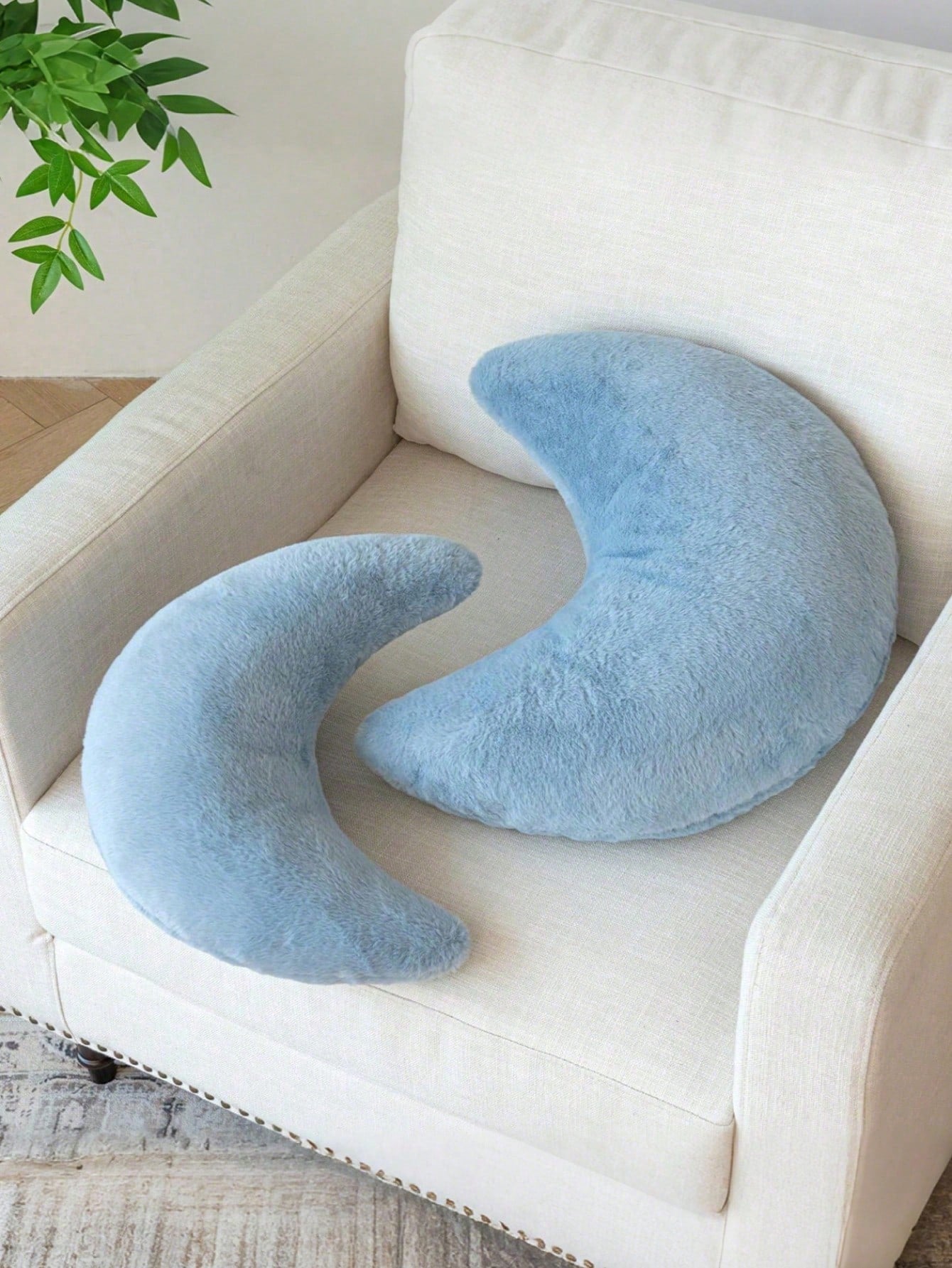 1 Moon-Shaped Decorative Pillow, Soft Faux Rabbit Fur Material, Suitable For Bed And Sofa, Moon-Shaped Plush Rug, Suitable For Living Room, Bedroom, Outdoor, Fall Thanksgiving Halloween Gifts Room Dec