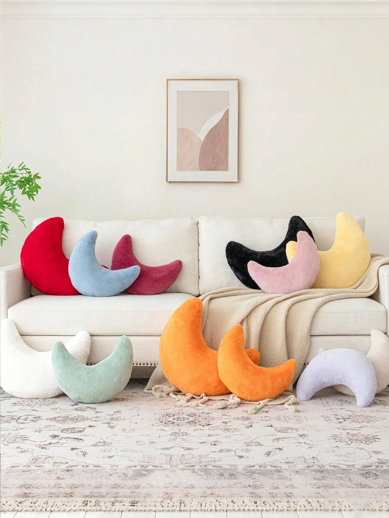 1 Moon-Shaped Decorative Pillow, Soft Faux Rabbit Fur Material, Suitable For Bed And Sofa, Moon-Shaped Plush Rug, Suitable For Living Room, Bedroom, Outdoor, Fall Thanksgiving Halloween Gifts Room Dec