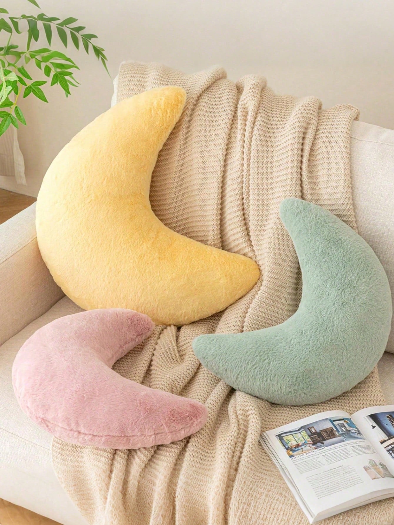 1 Moon-Shaped Decorative Throw Pillow, Made Of Soft Faux Fur Material, Suitable For Bed, Sofa, Moon-Shaped Cushion, Plush Floor Pillow, Suitable For Sofa, Bedroom, Living Room, Outdoor, Bedroom Decor