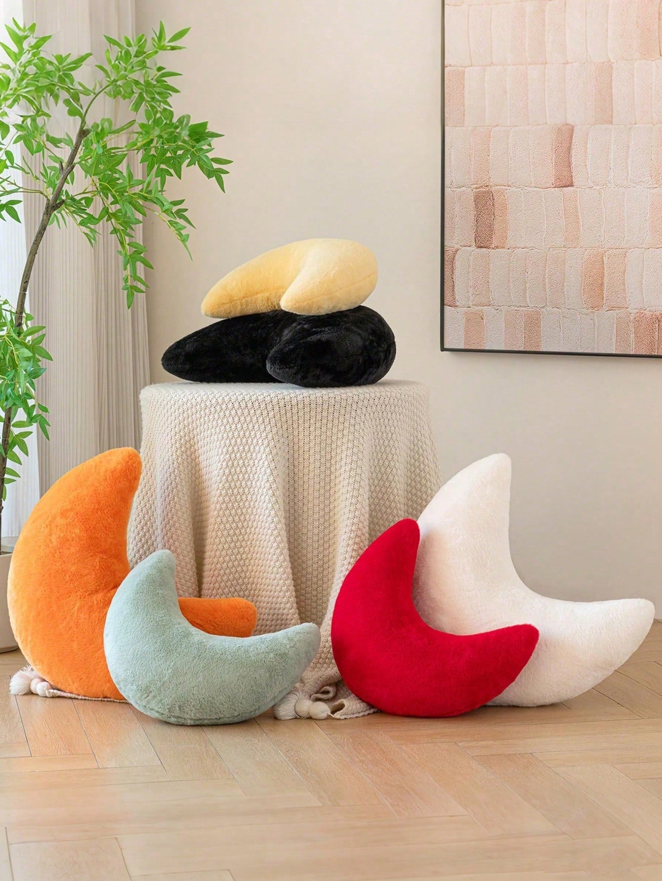 1 Moon-Shaped Decorative Throw Pillow, Made Of Soft Faux Fur Material, Suitable For Bed, Sofa, Moon-Shaped Cushion, Plush Floor Pillow, Suitable For Sofa, Bedroom, Living Room, Outdoor, Bedroom Decor
