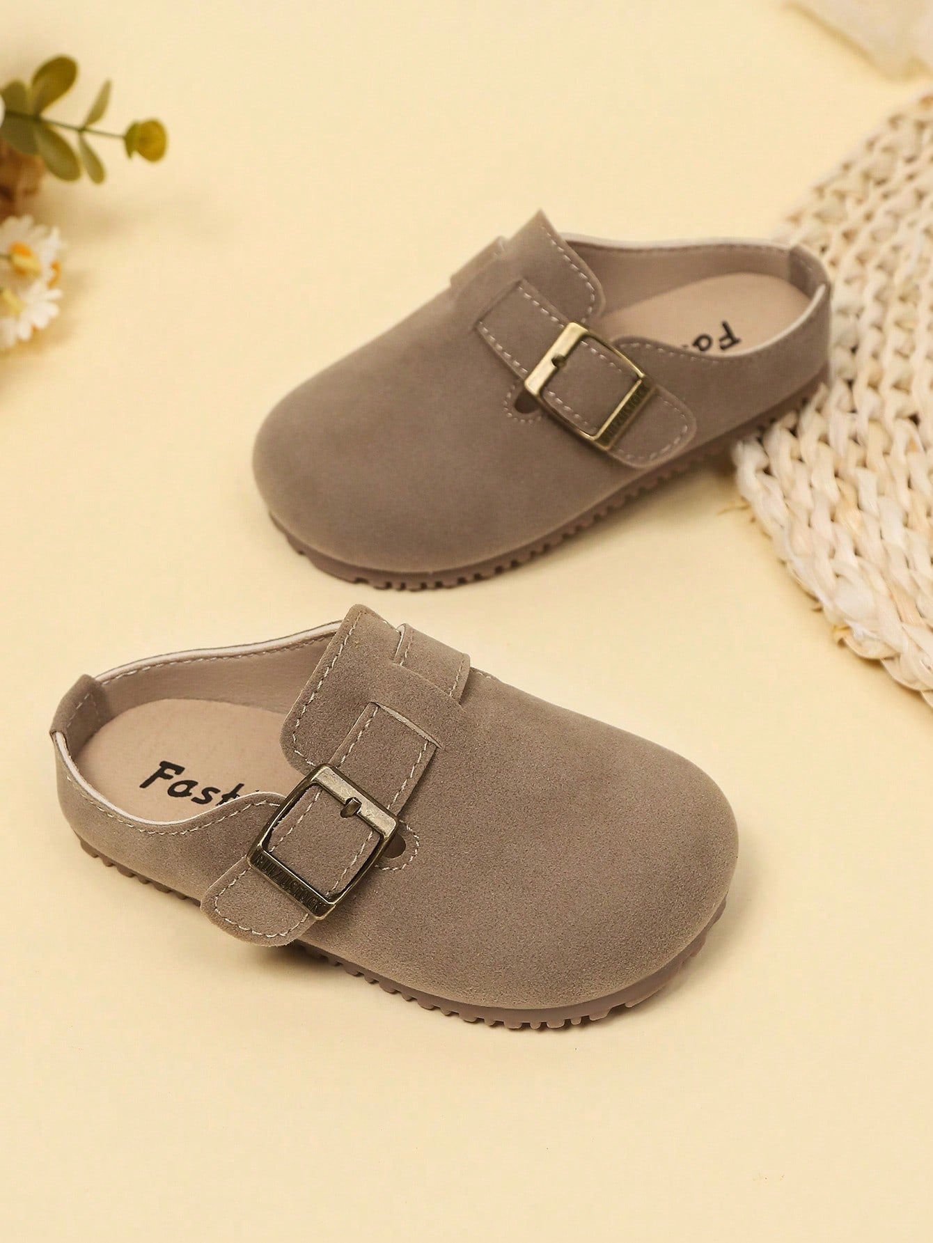 1 Pair Kids Anti-Slip Soft Sole Closed Toe Fashion Casual Flat Slippers Suitable For Spring And Summer Outdoor Wear