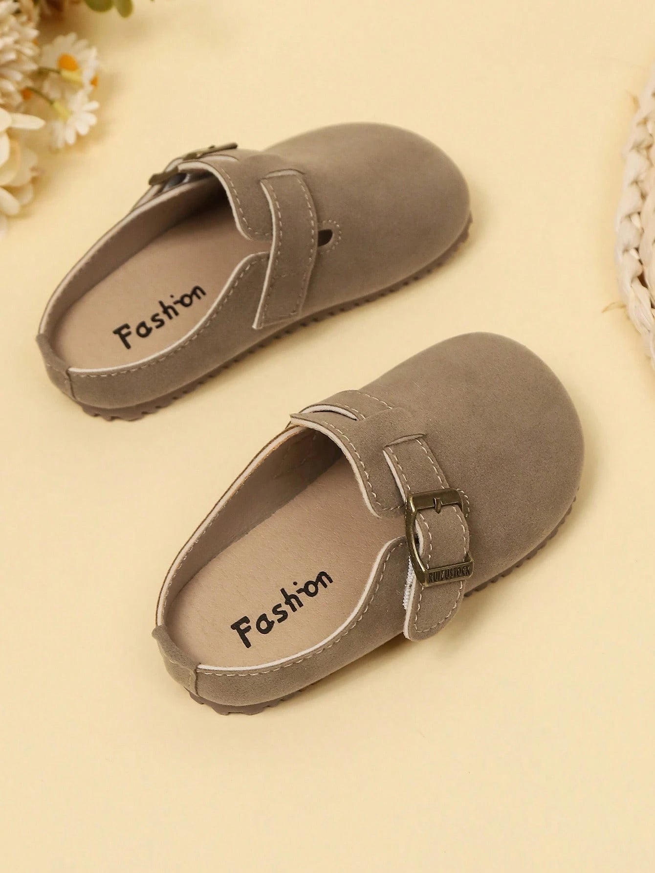 1 Pair Kids Anti-Slip Soft Sole Closed Toe Fashion Casual Flat Slippers Suitable For Spring And Summer Outdoor Wear