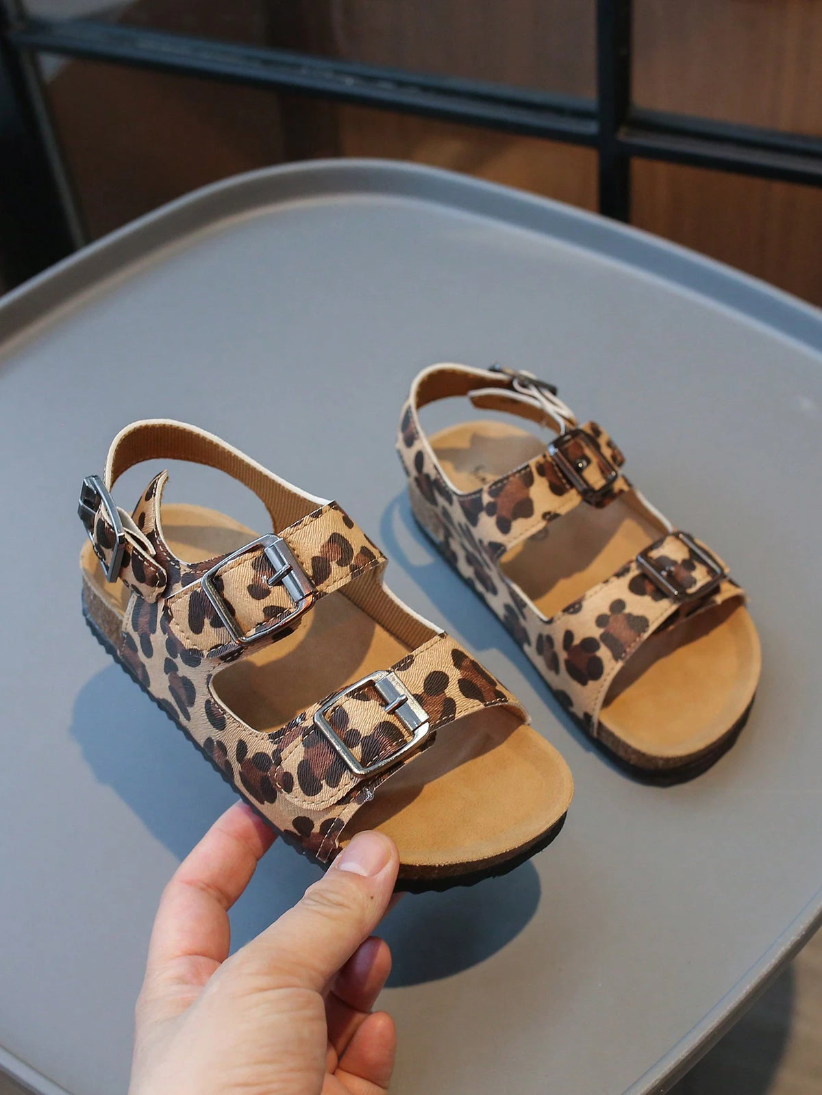 1 Pair Kids' Leopard Patterned, Embossed PU Sandals With Hook And Loop Strap, Non-Slip, Soft Flat Bottomed, Casual Summer Beach Fashion Shoes