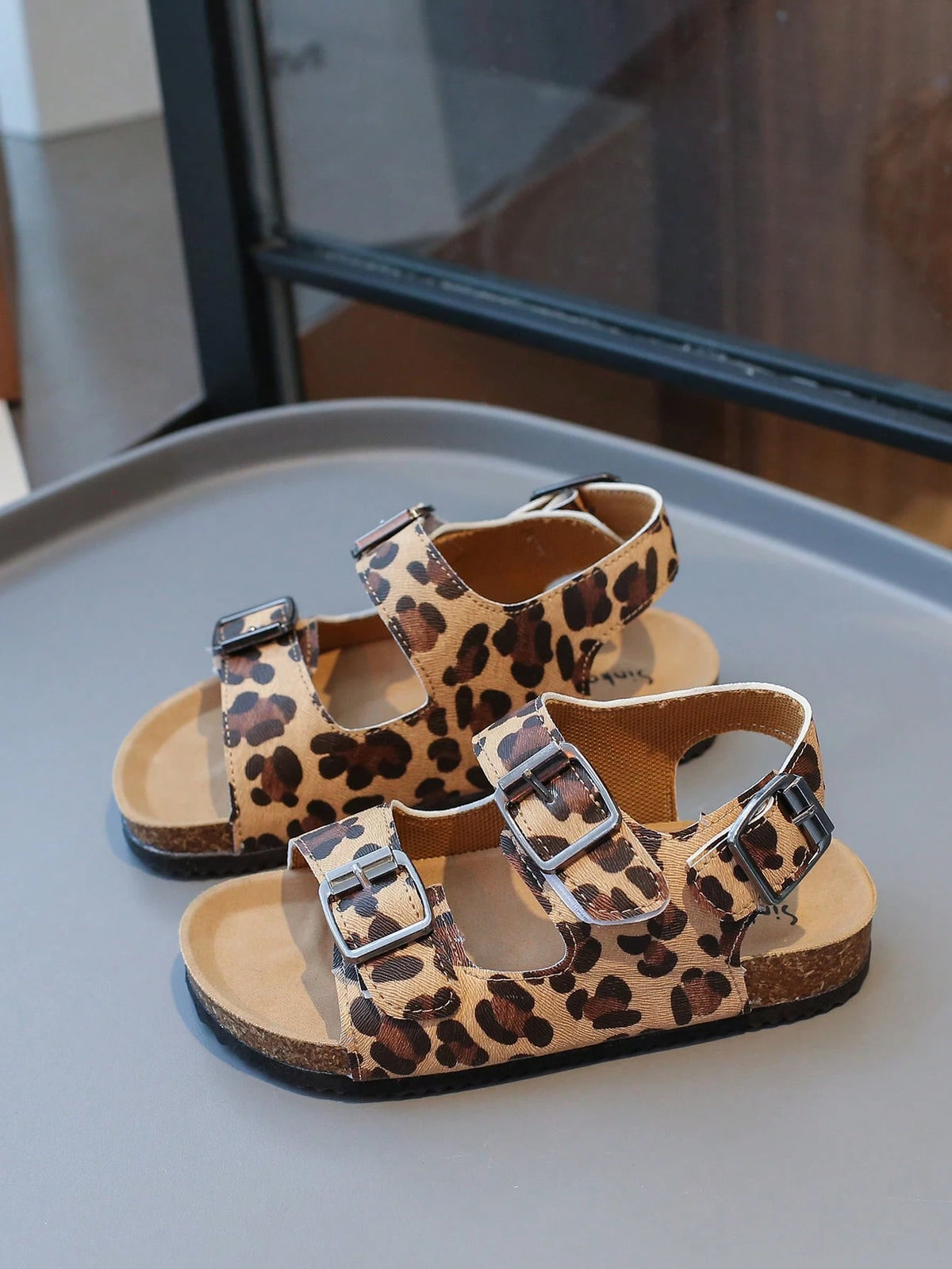 1 Pair Kids' Leopard Patterned, Embossed PU Sandals With Hook And Loop Strap, Non-Slip, Soft Flat Bottomed, Casual Summer Beach Fashion Shoes