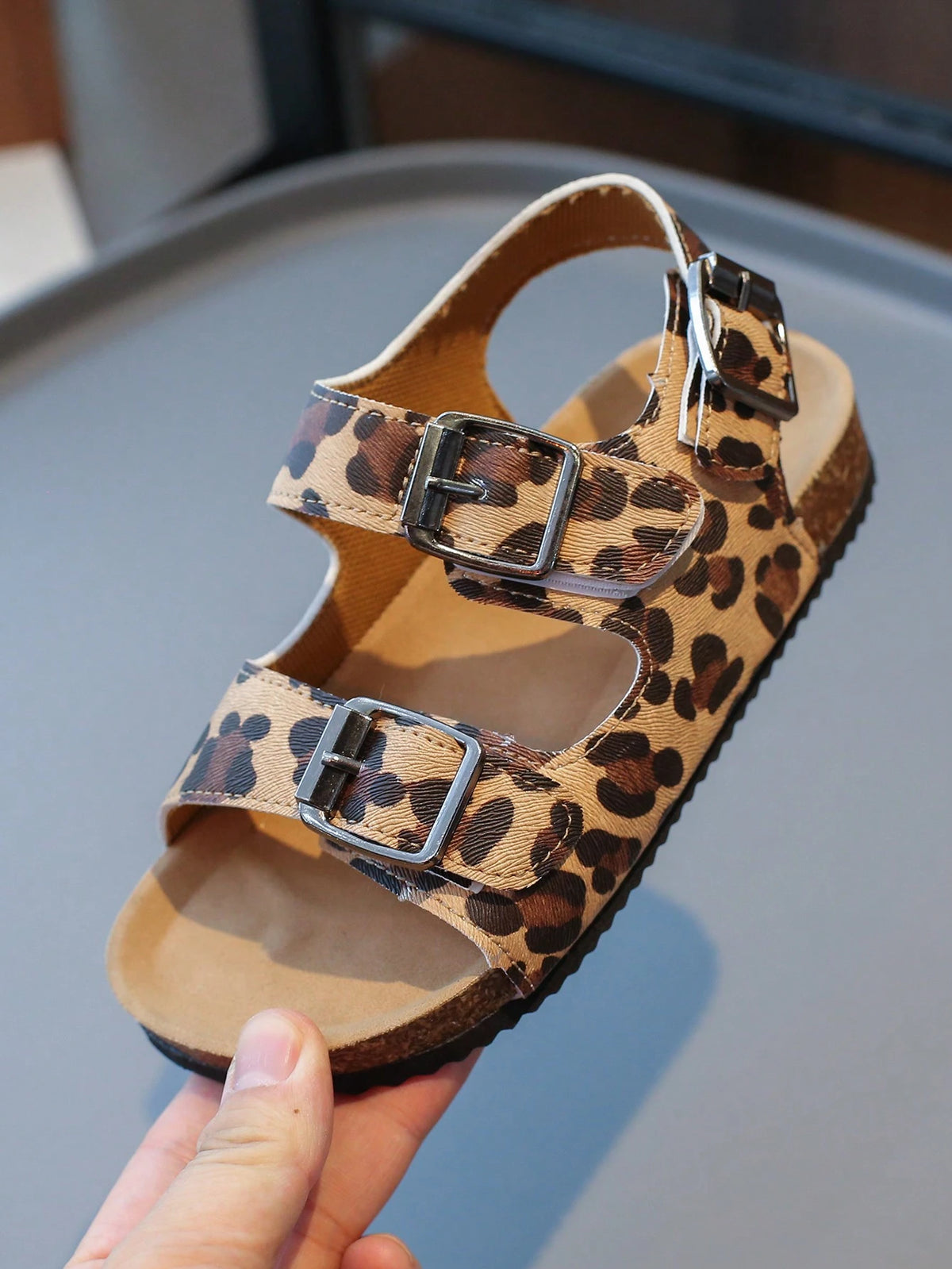 1 Pair Kids' Leopard Patterned, Embossed PU Sandals With Hook And Loop Strap, Non-Slip, Soft Flat Bottomed, Casual Summer Beach Fashion Shoes