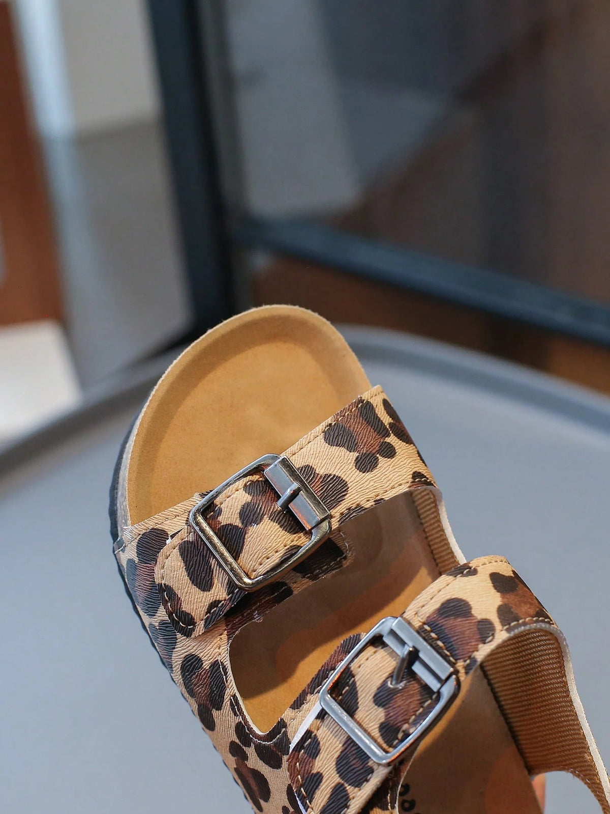 1 Pair Kids' Leopard Patterned, Embossed PU Sandals With Hook And Loop Strap, Non-Slip, Soft Flat Bottomed, Casual Summer Beach Fashion Shoes