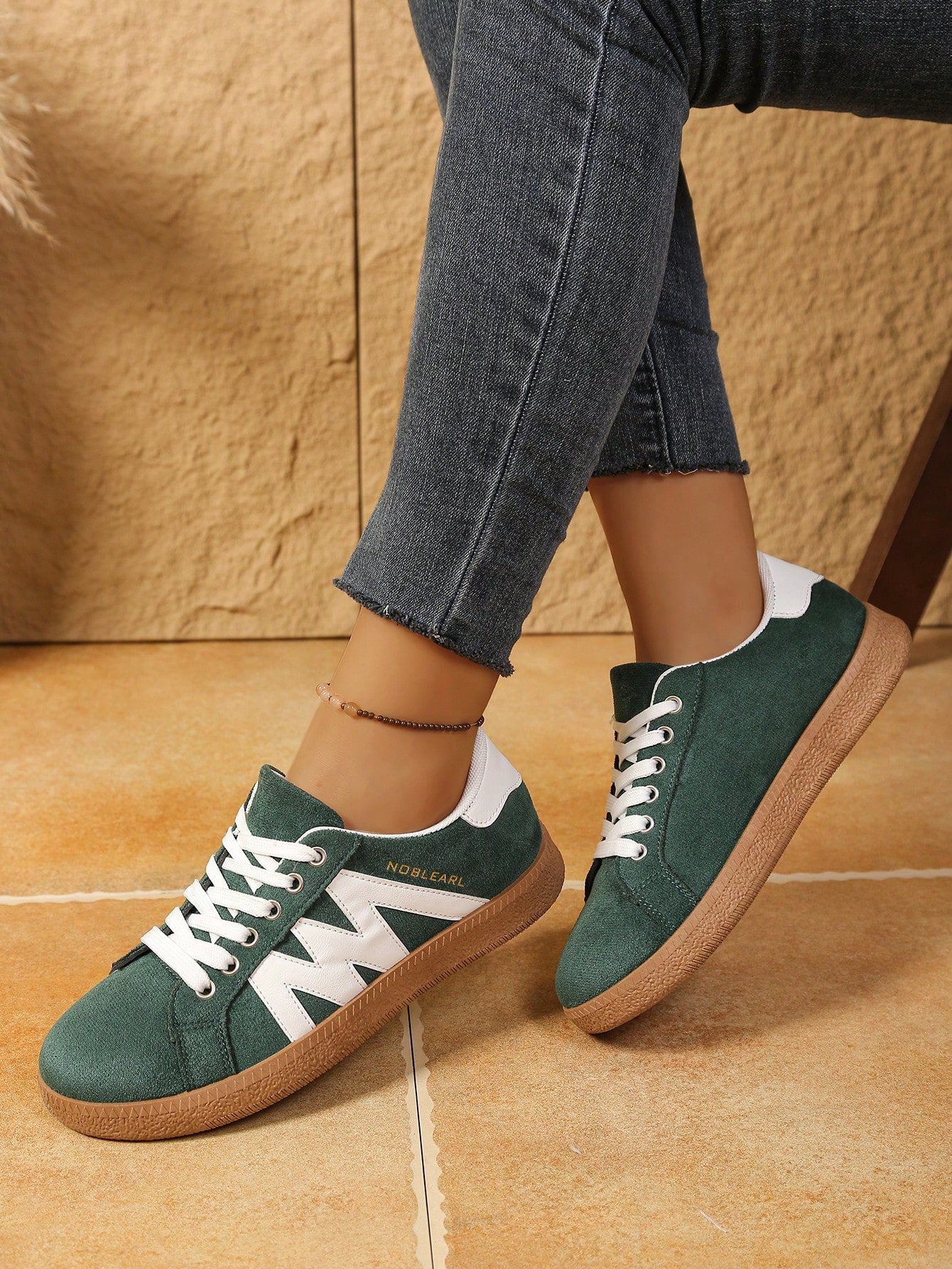 1 Pair Women's Round Toe Lace-Up Flat White Sneakers, Versatile Comfortable Low-Top Sports Skate Shoes