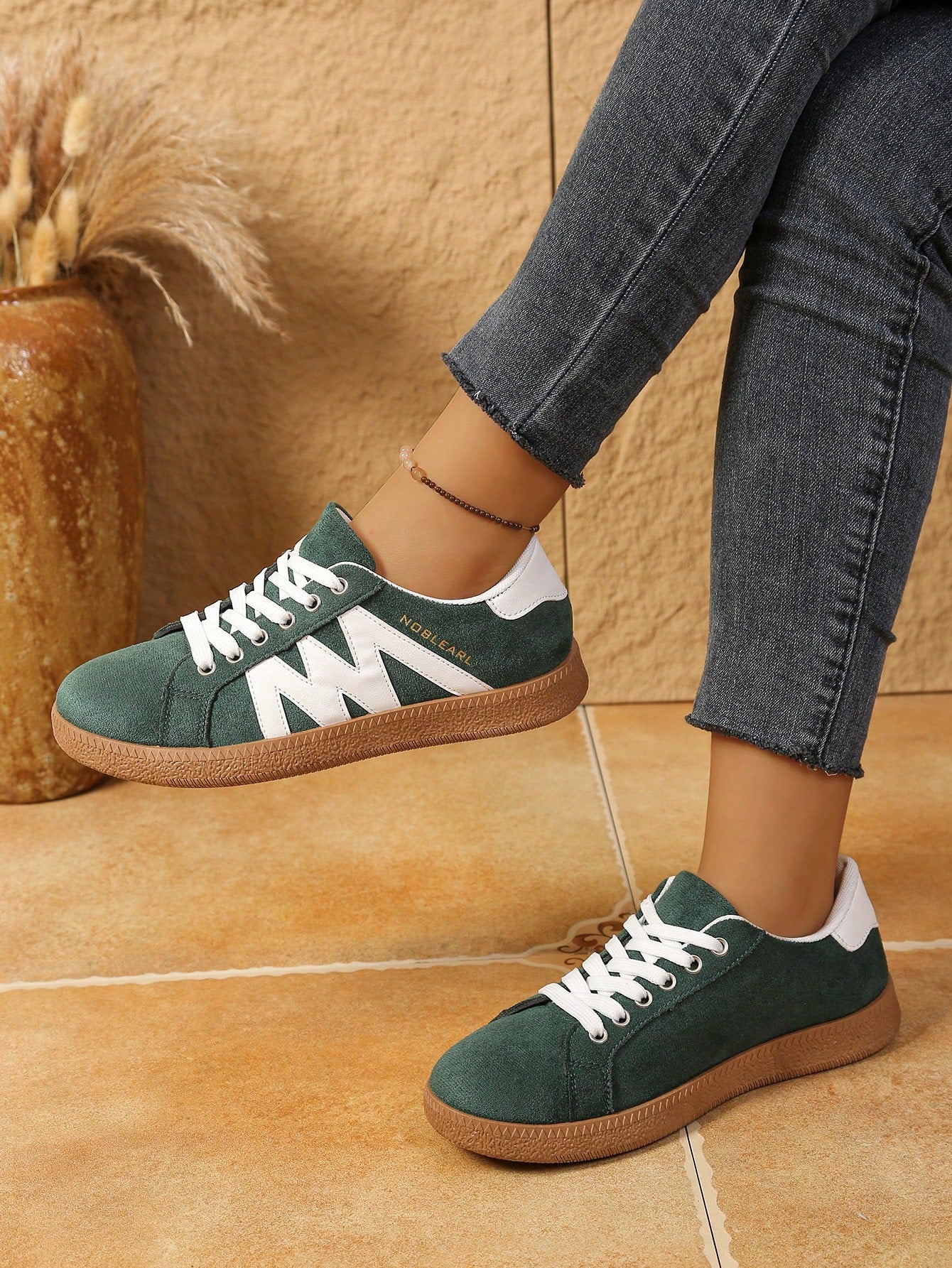 1 Pair Women's Round Toe Lace-Up Flat White Sneakers, Versatile Comfortable Low-Top Sports Skate Shoes