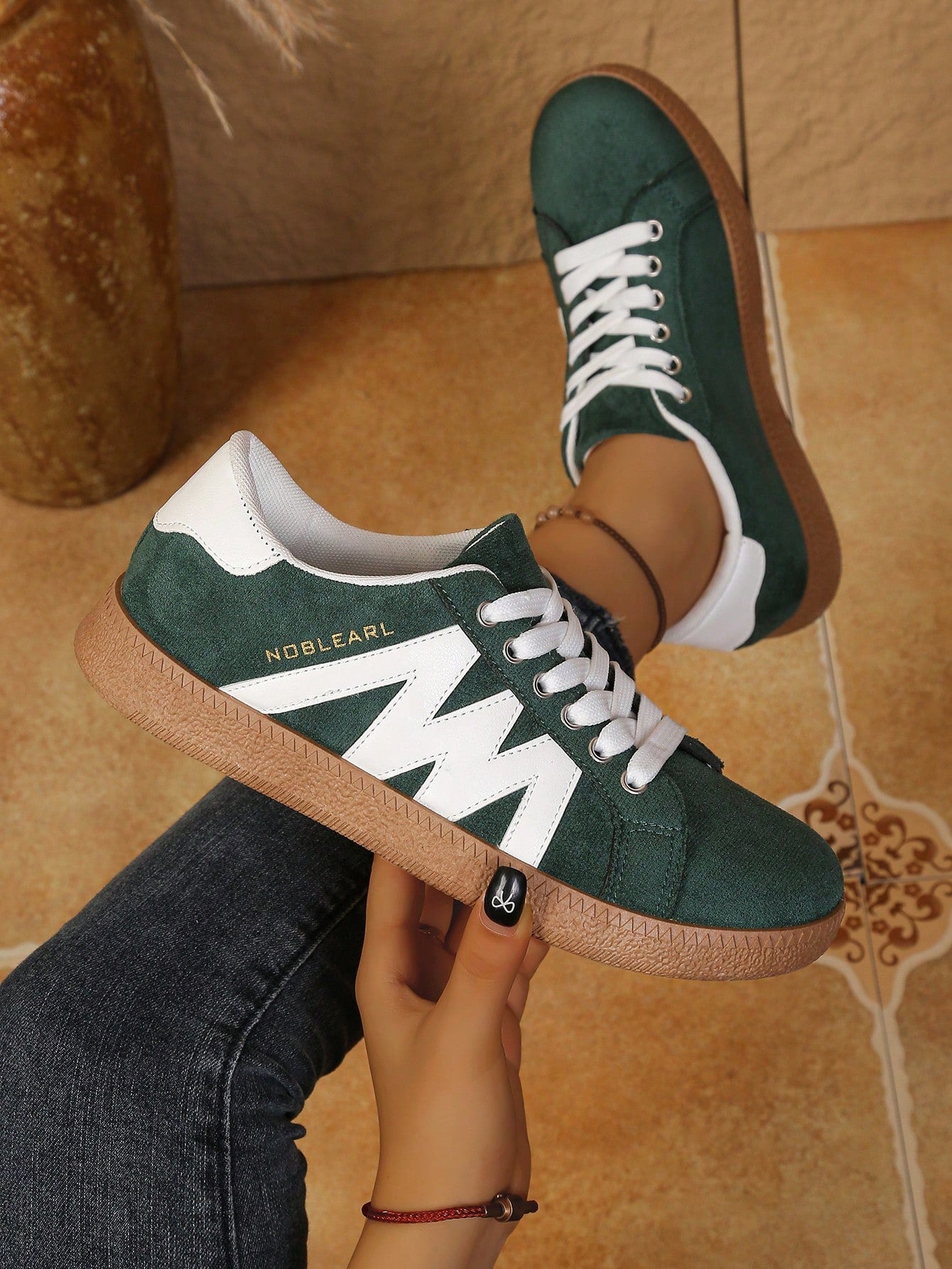 1 Pair Women's Round Toe Lace-Up Flat White Sneakers, Versatile Comfortable Low-Top Sports Skate Shoes