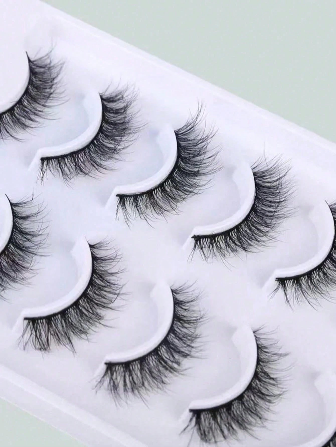 10 Pairs Crisscross Messy Eyelashes Full Strip Lashes That Elongate And Thicken The Outer Corners For A Foxy-Eye Lifting Effect.
