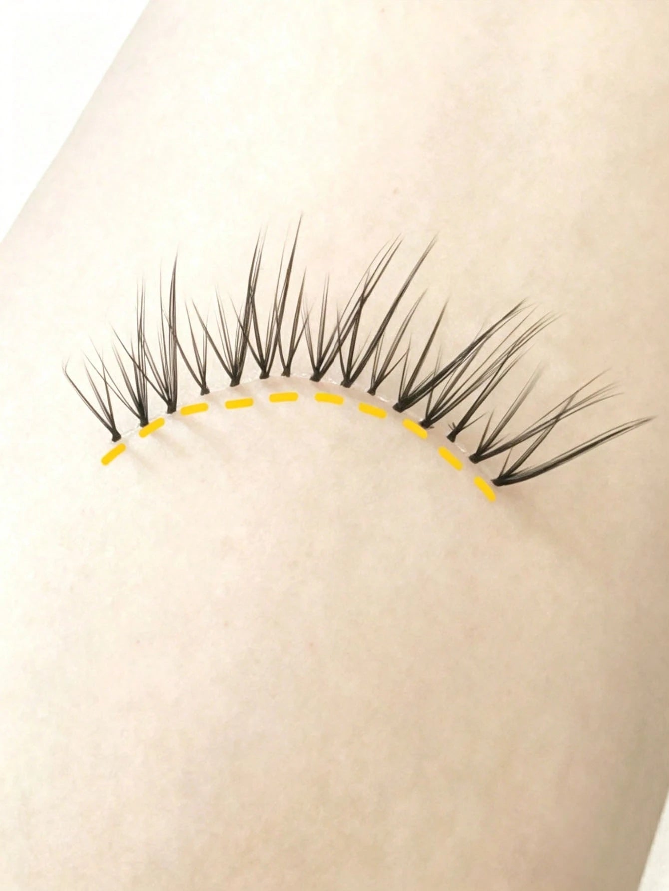 100pcs Glue-Free Korean Style Black Light Slanted Flying Eyelashes, Natural Segmented Single Cluster False Eyelashes, New Realistic Eyelashes (Random Backing Card), Suitable For Women's Eye Makeup, Pa
