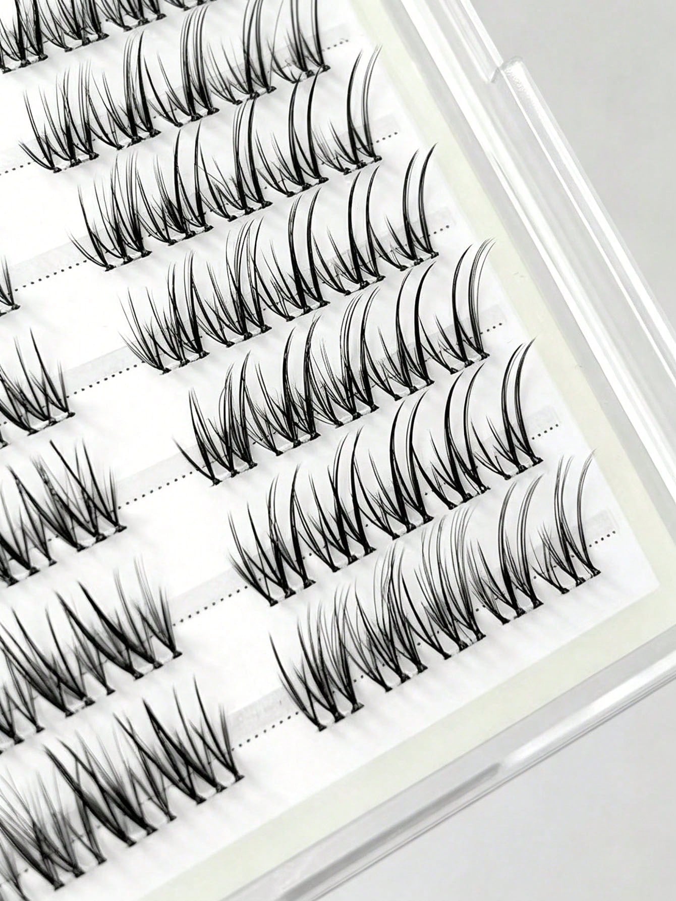 100pcs Glue-Free Korean Style Black Light Slanted Flying Eyelashes, Natural Segmented Single Cluster False Eyelashes, New Realistic Eyelashes (Random Backing Card), Suitable For Women's Eye Makeup, Pa