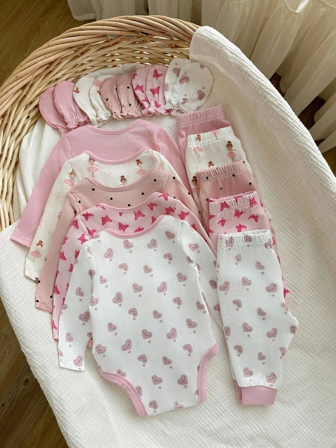 15-Piece Set Newborn Baby Girl Cute White Autumn Knitted Polka Dot Long-Sleeved Jumpsuit,Printed Trousers & Gloves,Family Matching Soft Winter Clothes