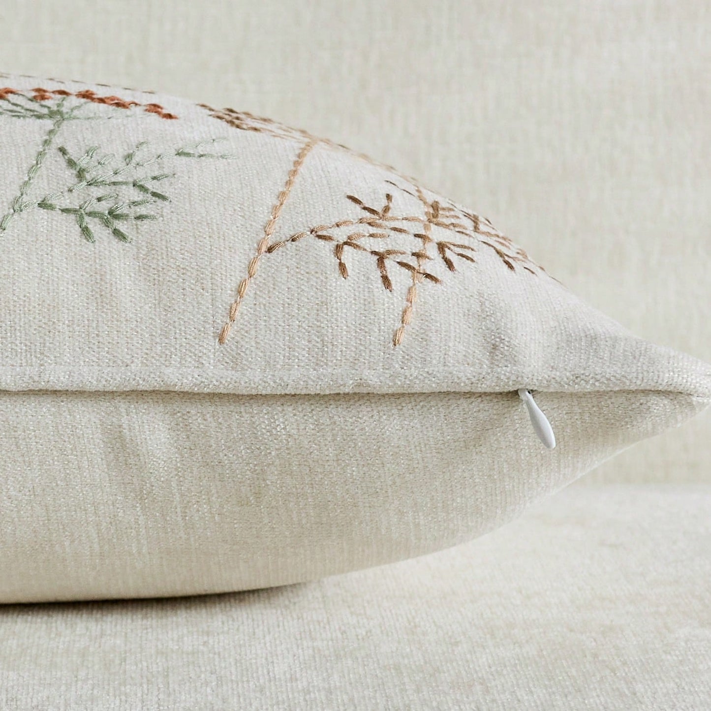 1pc 12x20 Inch Embroidered Throw Pillow Cover, Bohemian Style Decorative Cushion Cover With Zipper, Suitable For Living Room Sofa Bed, Floral & Bee Design, Beige