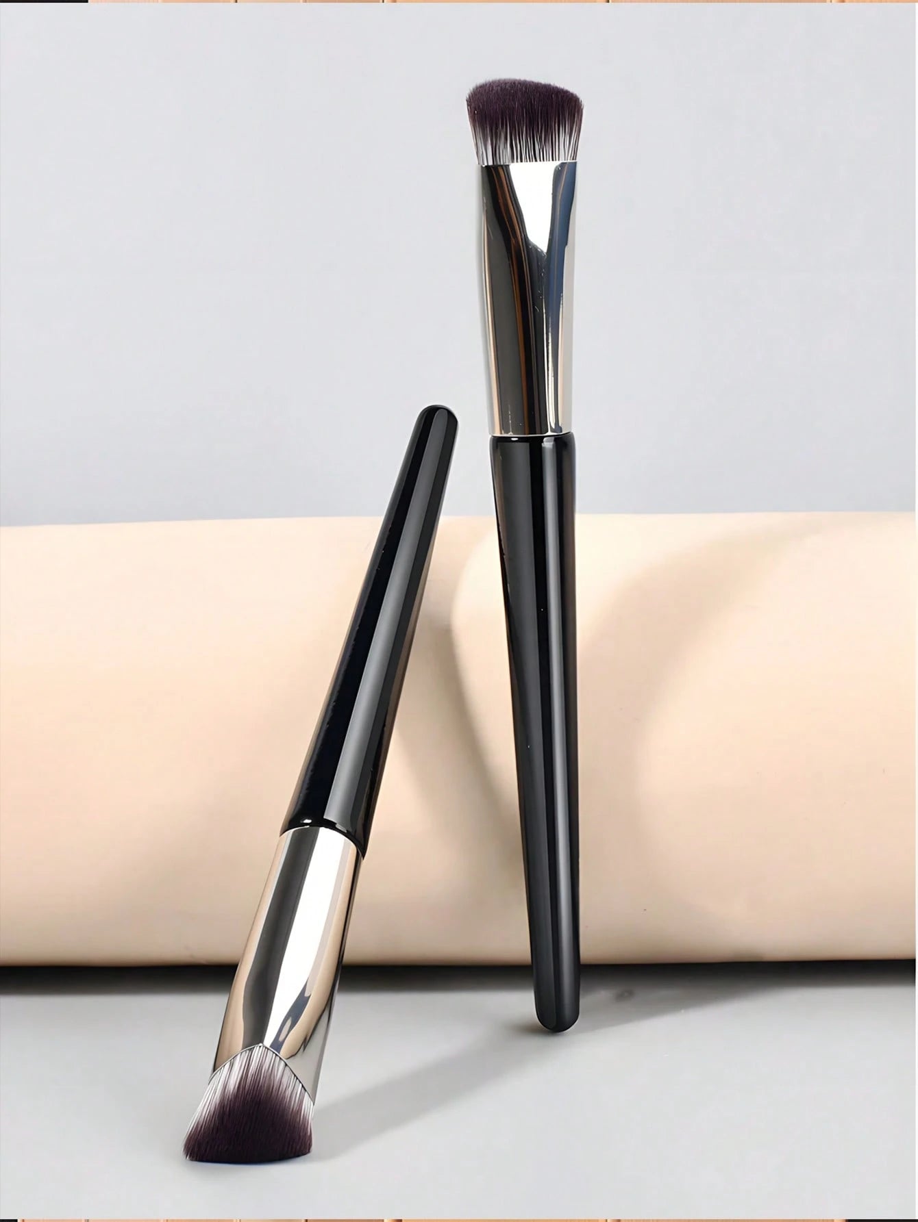 1pc Angled Concealer Brush, Precise Fingertip Concealer Makeup Brush, Slanted Round Tip Design For Easier Makeup. Firm And Soft Bristles, Won't Harm Your Face, Foundation Brush, Concealer Brush, Blush