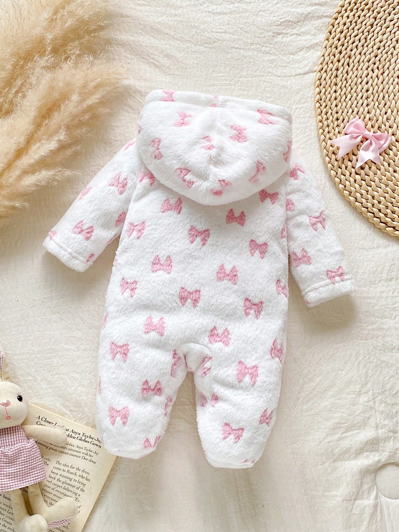 1pc Autumn/Winter Plush Baby Girl Newborn White Double-Brushed Flannel Pink Bow Pattern Hooded Long Sleeve Footed Jumpsuit Loungewear