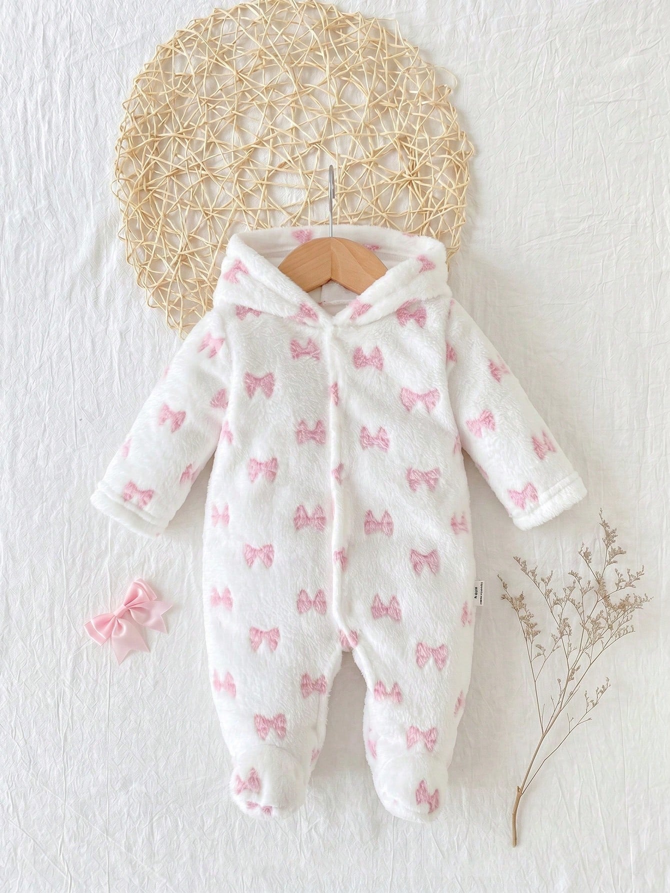 1pc Autumn/Winter Plush Baby Girl Newborn White Double-Brushed Flannel Pink Bow Pattern Hooded Long Sleeve Footed Jumpsuit Loungewear