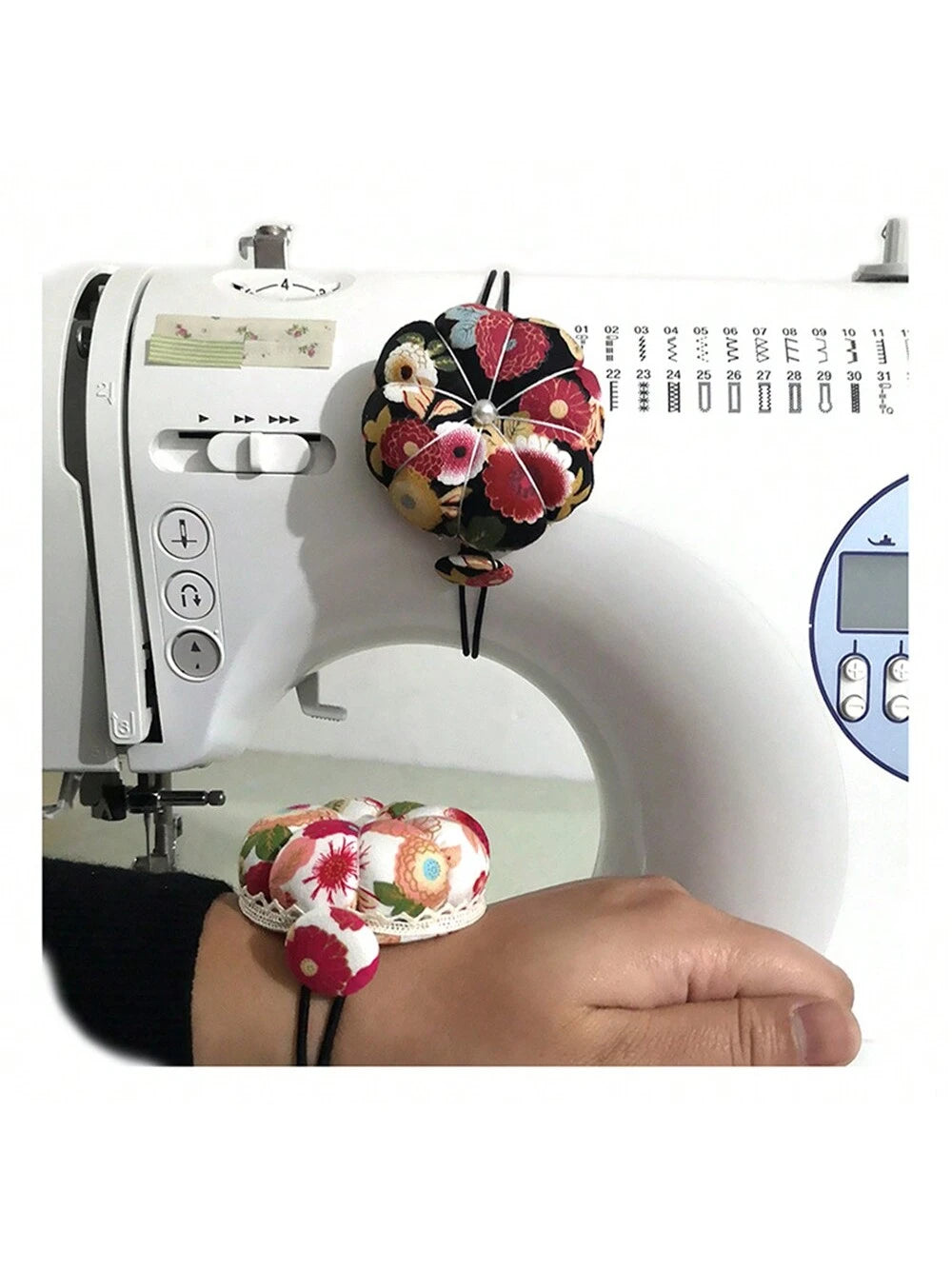 1pc Beautiful Flower Pattern Sewing Pin Cushion Sewing Accessories Sewing Pin Cushion Needle Cushion Needle Pillow Wrist Pin Cushion