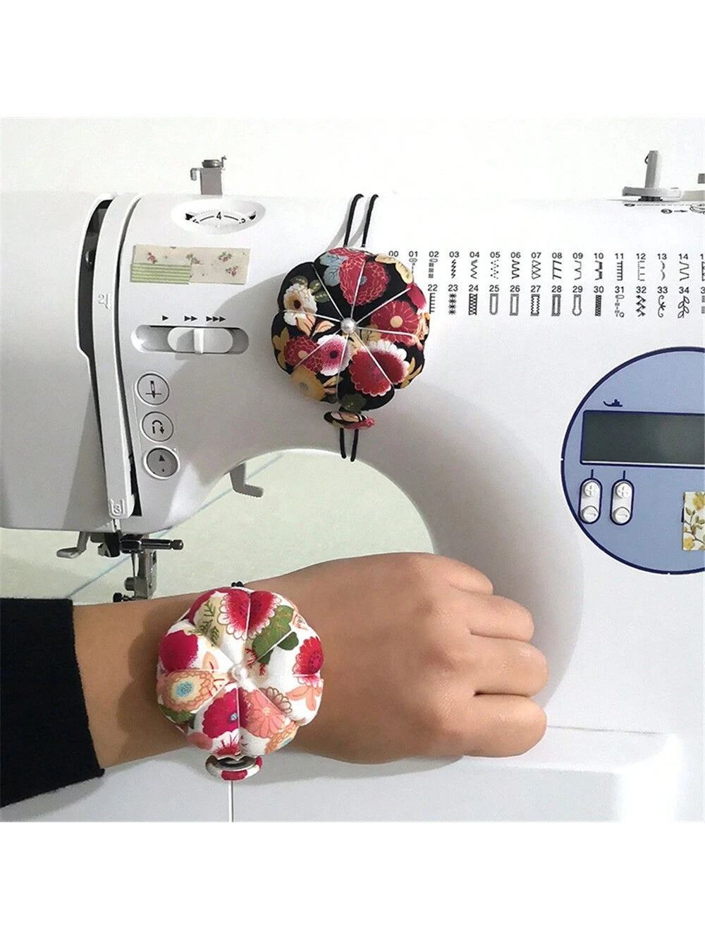 1pc Beautiful Flower Pattern Sewing Pin Cushion Sewing Accessories Sewing Pin Cushion Needle Cushion Needle Pillow Wrist Pin Cushion