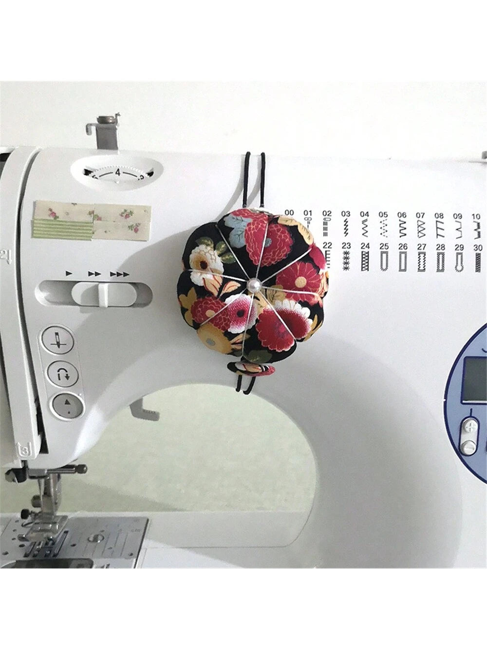 1pc Beautiful Flower Pattern Sewing Pin Cushion Sewing Accessories Sewing Pin Cushion Needle Cushion Needle Pillow Wrist Pin Cushion