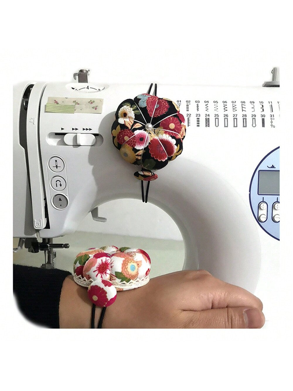1pc Beautiful Flower Pattern Sewing Pin Cushion Sewing Accessories Sewing Pin Cushion Needle Cushion Needle Pillow Wrist Pin Cushion