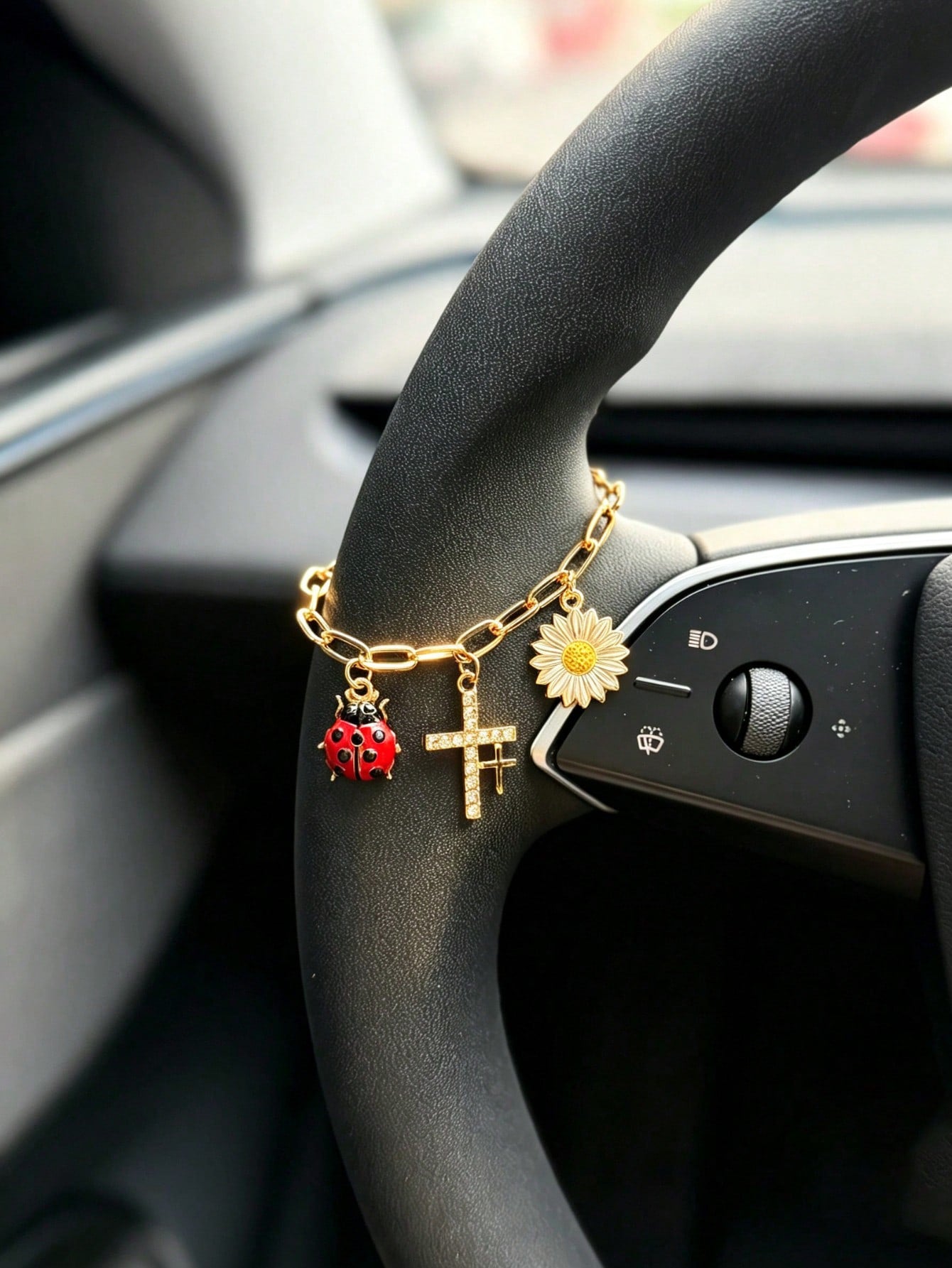 1pc Bee Ladybug Daisy Cross Car Steering Wheel Decoration, Car Hanging Ornament