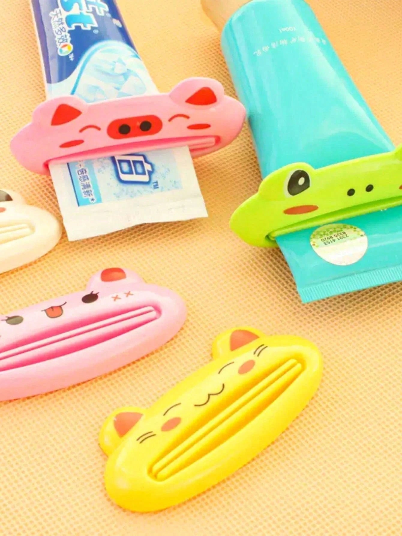 1pc Cartoon Toothpaste Squeezer, Multi-Functional Makeup Tool