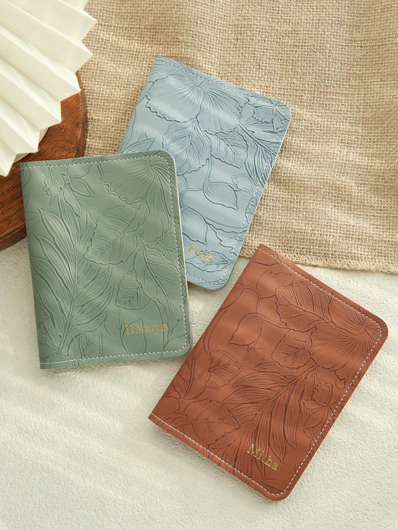 1pc Customized Name Passport Holder, Gold Letter Name Engraved Floral Pattern Vegan Leather Passport Cover, Handmade Elegant Birthday Bridesmaid Gift For Friends