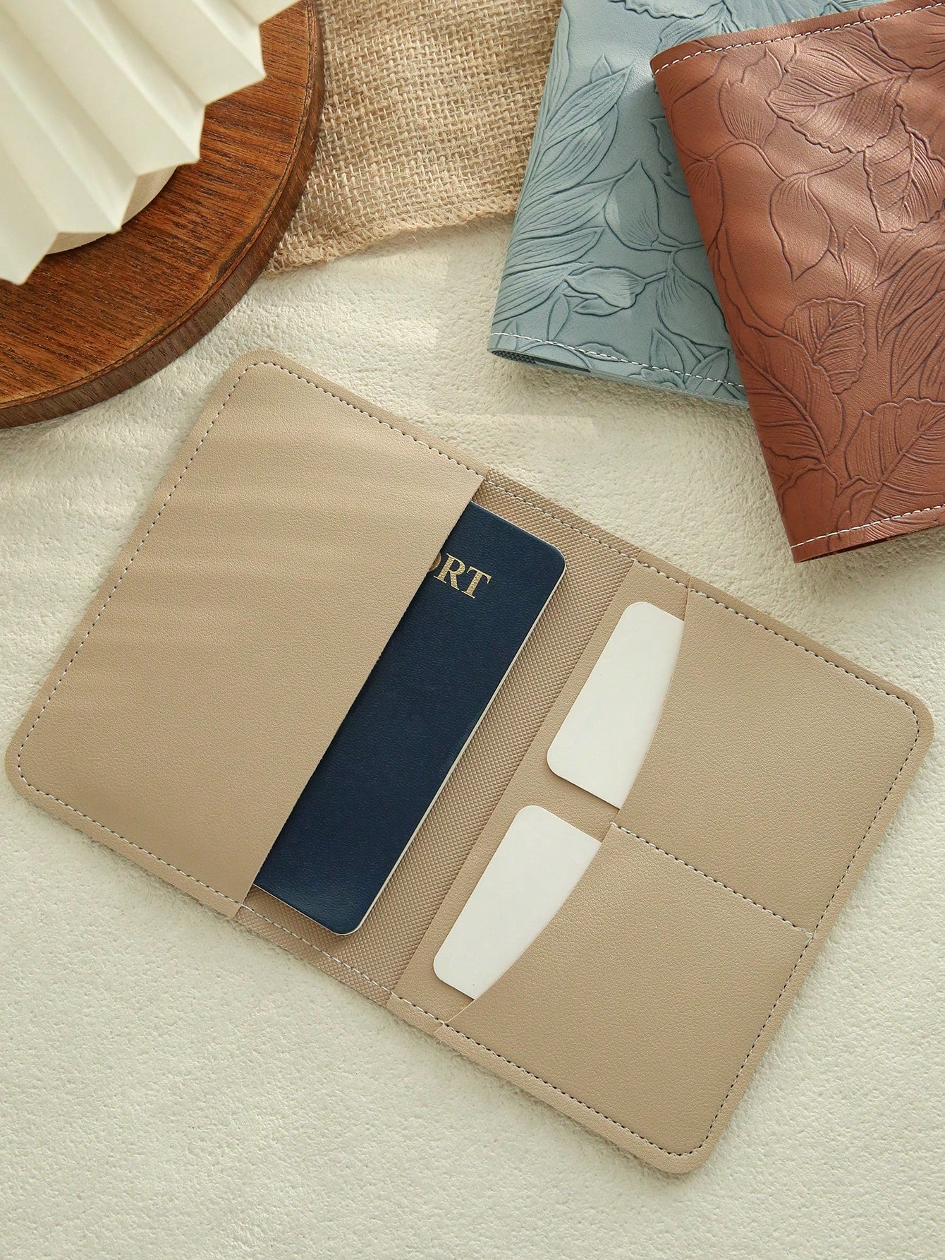 1pc Customized Name Passport Holder, Gold Letter Name Engraved Floral Pattern Vegan Leather Passport Cover, Handmade Elegant Birthday Bridesmaid Gift For Friends