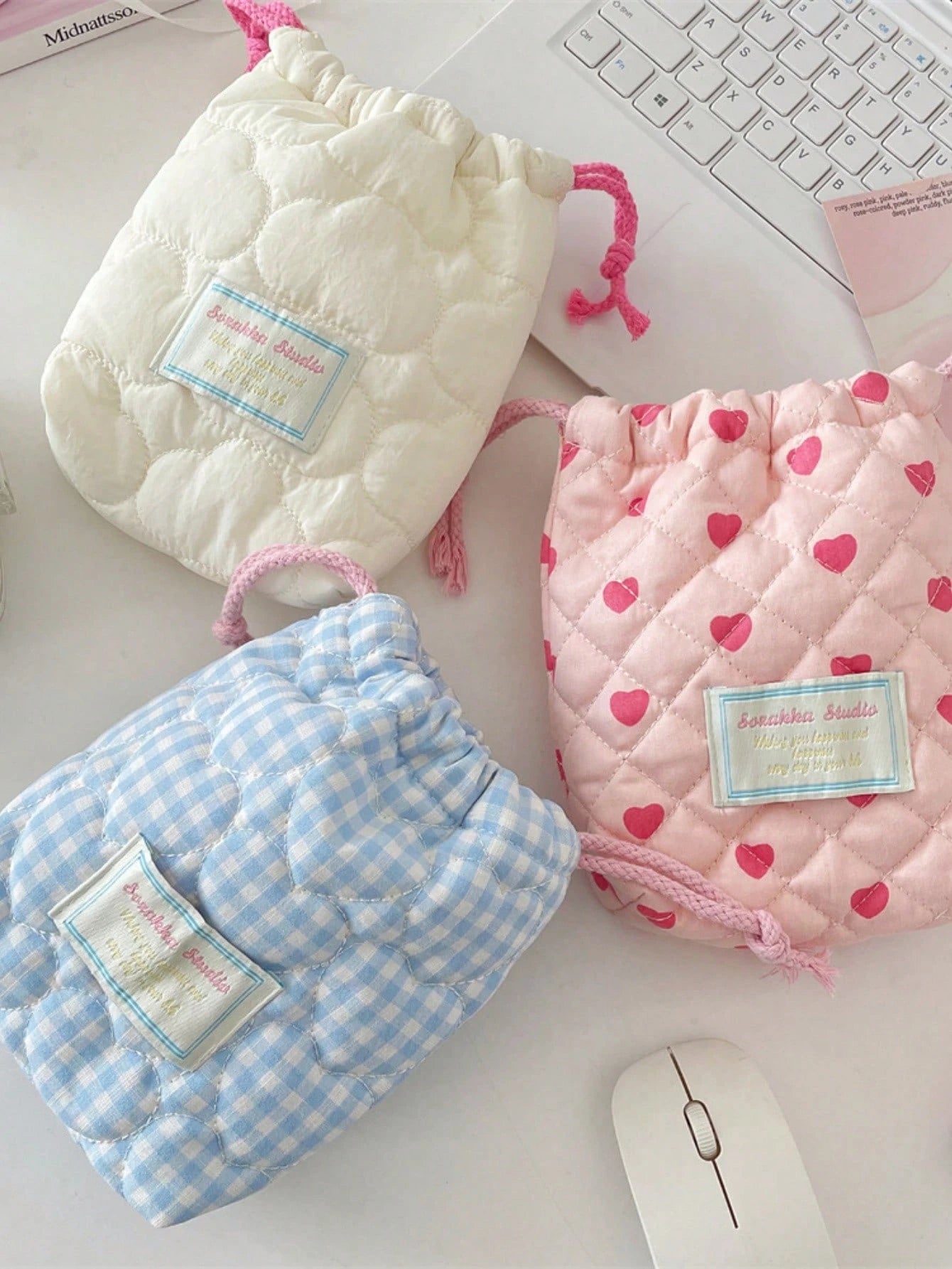 1pc Cute Quilted Camera Bag, CCD Storage Bag, Camera Bag, Soft Material, Anti-Drop & Dust-Proof, Small Pouch, Suitable For Black Card Camera Storage, Minimalist & Portable, Anti-Drop & Scratch-Resista