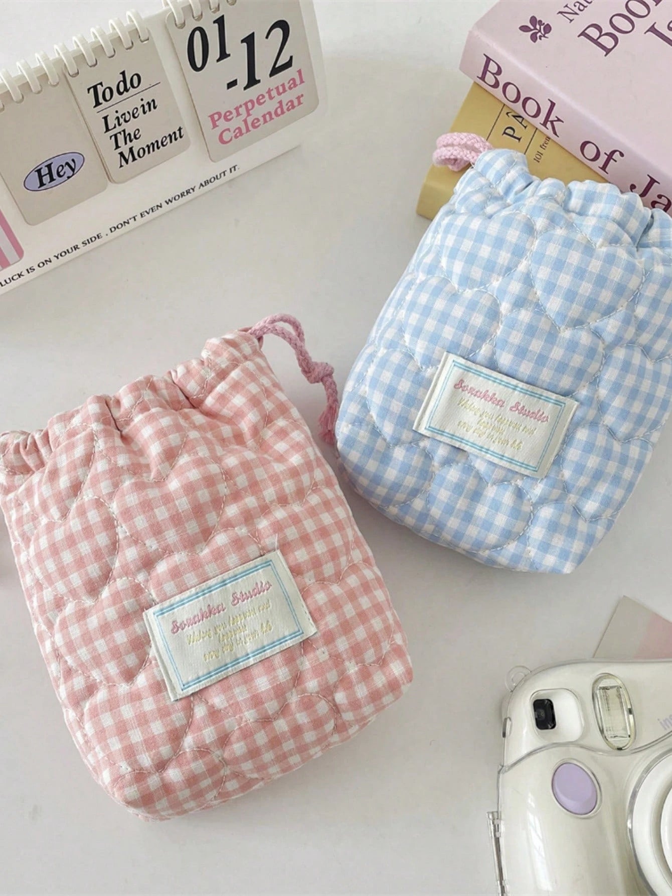 1pc Cute Quilted Camera Bag, CCD Storage Bag, Camera Bag, Soft Material, Anti-Drop & Dust-Proof, Small Pouch, Suitable For Black Card Camera Storage, Minimalist & Portable, Anti-Drop & Scratch-Resista