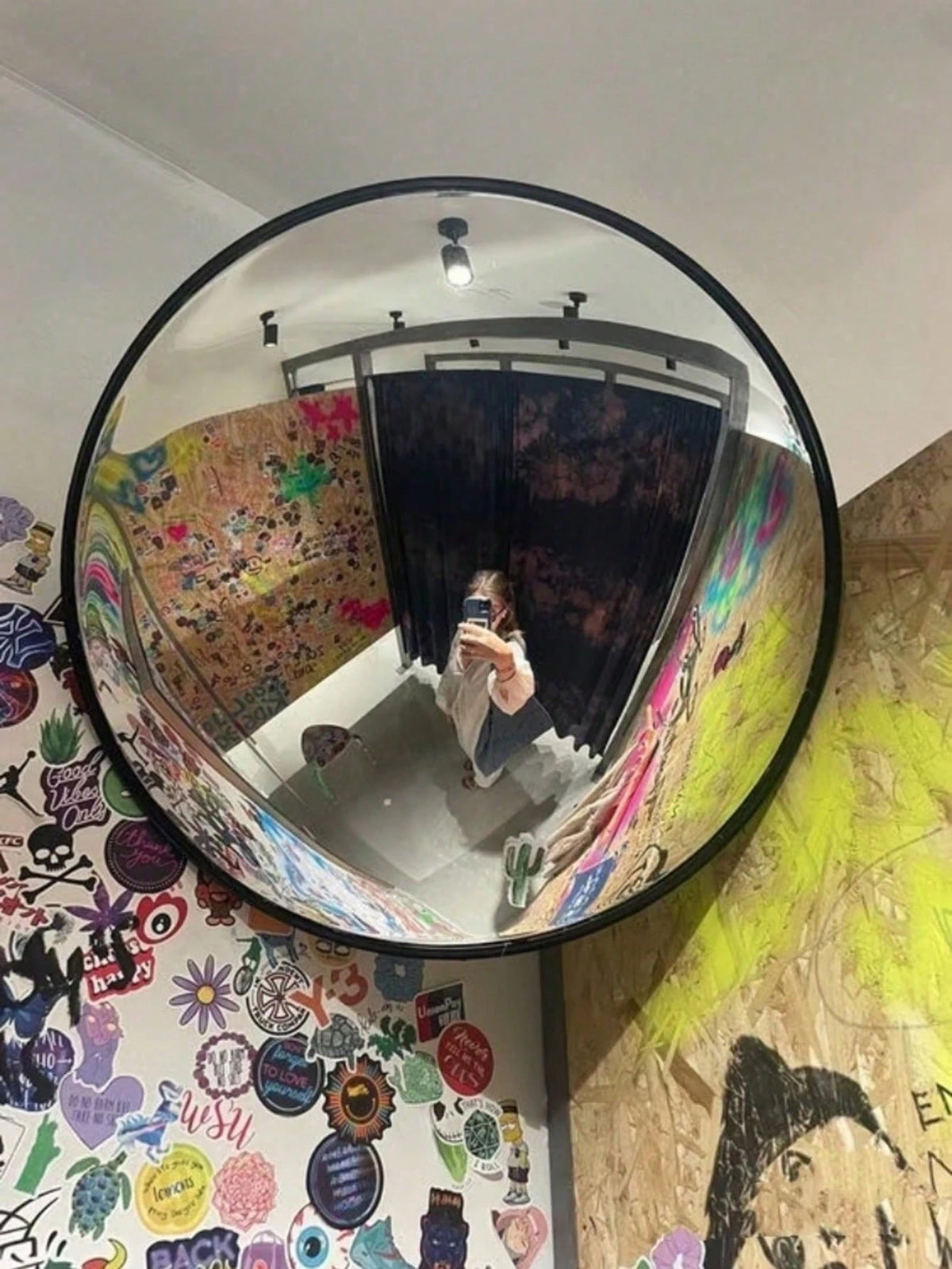 1pc Elegant Black Art Deco Style Round Convex Mirror- Full Length Plastic Wall Mirror For Living Room And Bedroom, No Power Required (Please Check Size Information Before Purchase). Perfect For Tryin