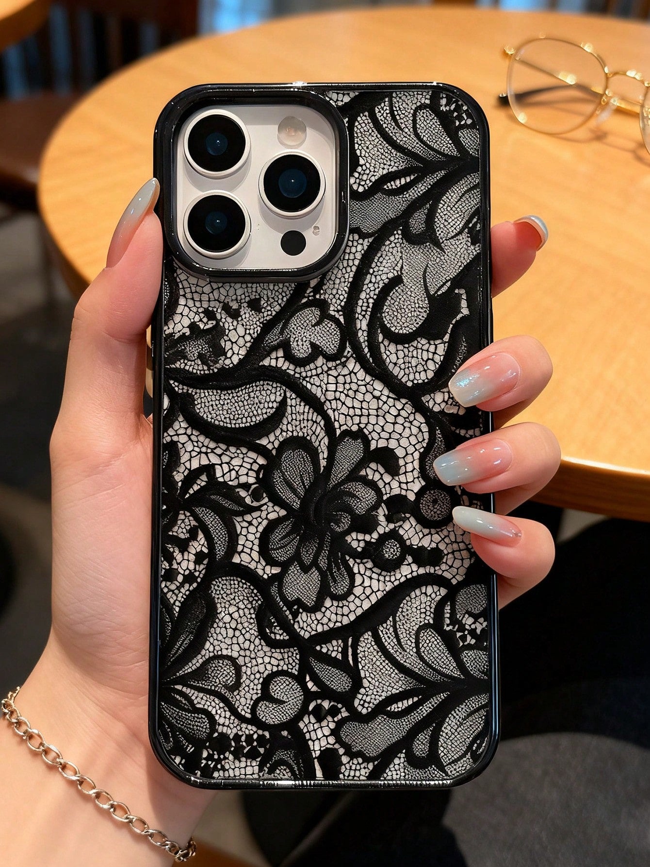 1pc Elegant Black Lace Floral Pattern Phone Case, TPU Shockproof Protective Cover, Compatible With 17/16/15/14/13/12/11/Pro/Pro Max/Plus, Suitable As Gift For Family, Couples, Friends, Aesthetic
