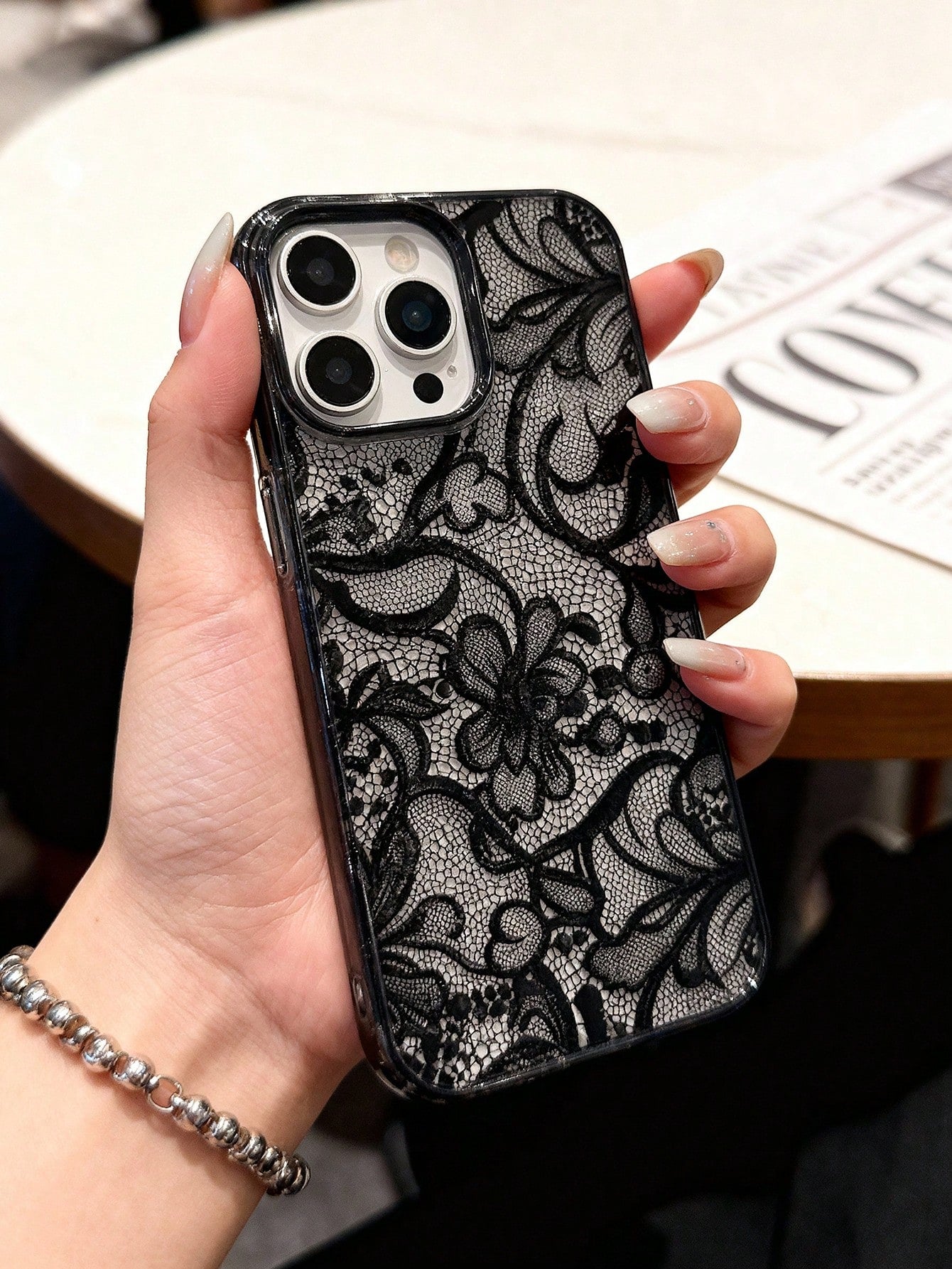 1pc Elegant Black Lace Floral Pattern Phone Case, TPU Shockproof Protective Cover, Compatible With 17/16/15/14/13/12/11/Pro/Pro Max/Plus, Suitable As Gift For Family, Couples, Friends, Aesthetic