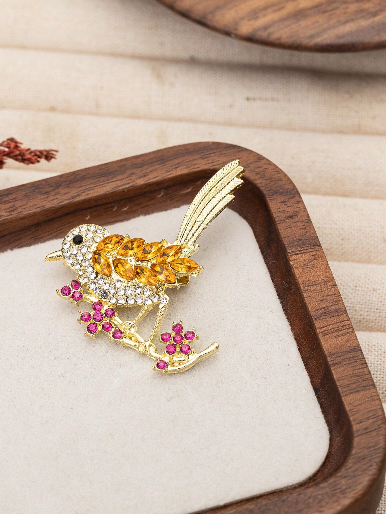 1pc Elegant Luxury Crystal Magpie Bird Brooch, Exquisite Fashion Clothing Pin Accessory- Perfect Gift Dress Accessories Pin For Clothes Bag Charm School Office Accessories Shirts Jacket Jewelry Chris