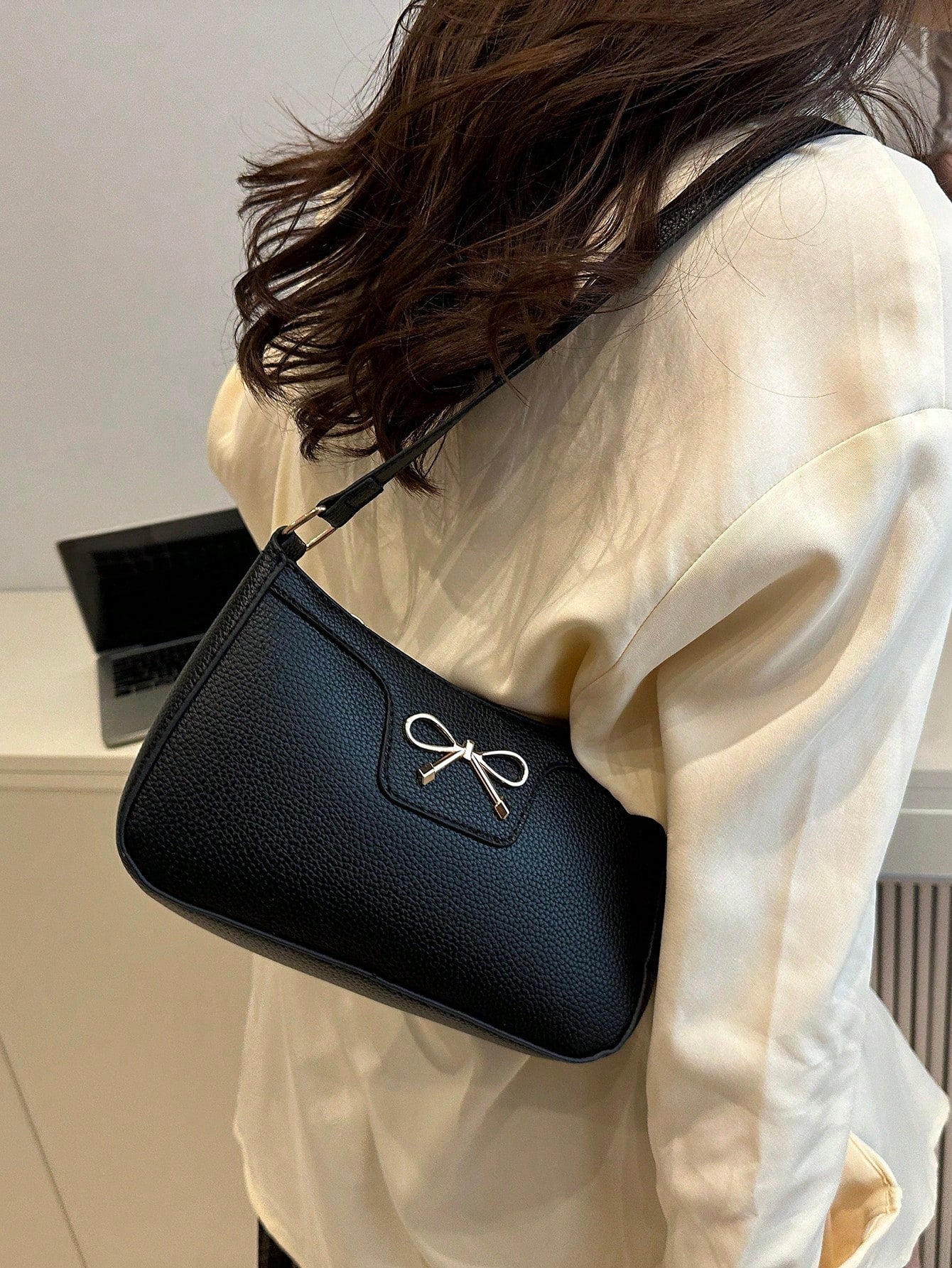 1pc Elegant Women's Crescent Shaped Shoulder Bag, Casual Fashion Artificial Leather Underarm Bag, Polyester Lining, Solid Color Zipper Handbag, Suitable For Various Occasions