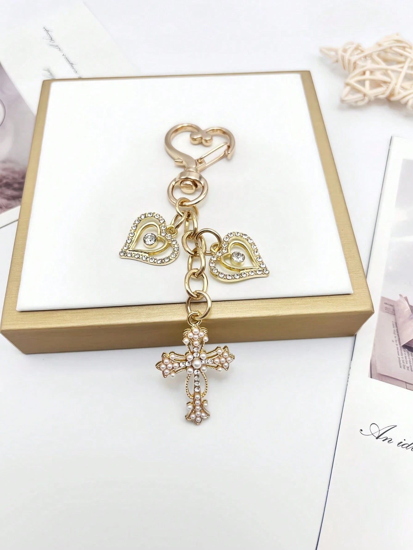 1pc Fashionable & Elegant Crystal Cross Heart Shaped Keychain, Women Bag Charm, Handbag Decor, Key Chain Accessory, Shoulder Bag Decoration, Room Decor, Graceful Crystal Heart Delicate Gift, Keyring A