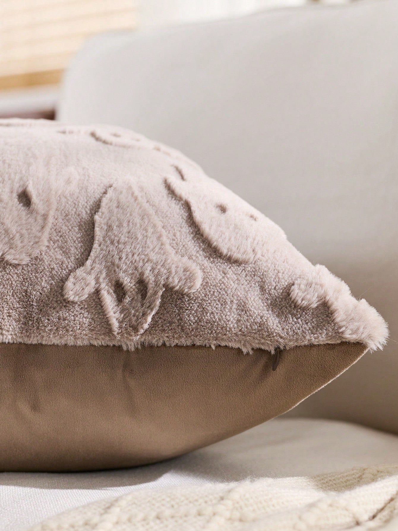 1pc Halloween Ghost Decorative Pillowcase, Front Jacquard Faux Rabbit Fur Ghost, Back Dutch Velvet Fabric, Square Cushion Cover, Holiday Home Pillowcase Decor, Soft Comfortable Velvet Fabric, Modern D