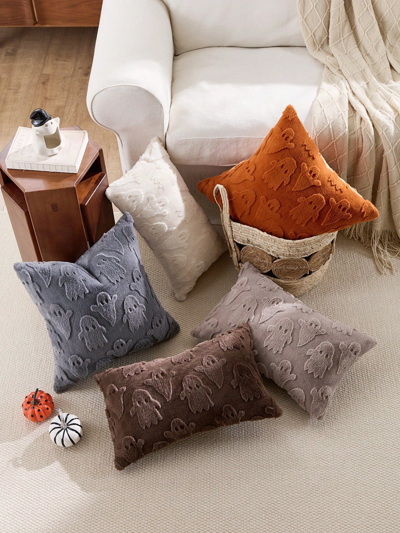 1pc Halloween Ghost Decorative Pillowcase, Front Jacquard Faux Rabbit Fur Ghost, Back Dutch Velvet Fabric, Square Cushion Cover, Holiday Home Pillowcase Decor, Soft Comfortable Velvet Fabric, Modern D
