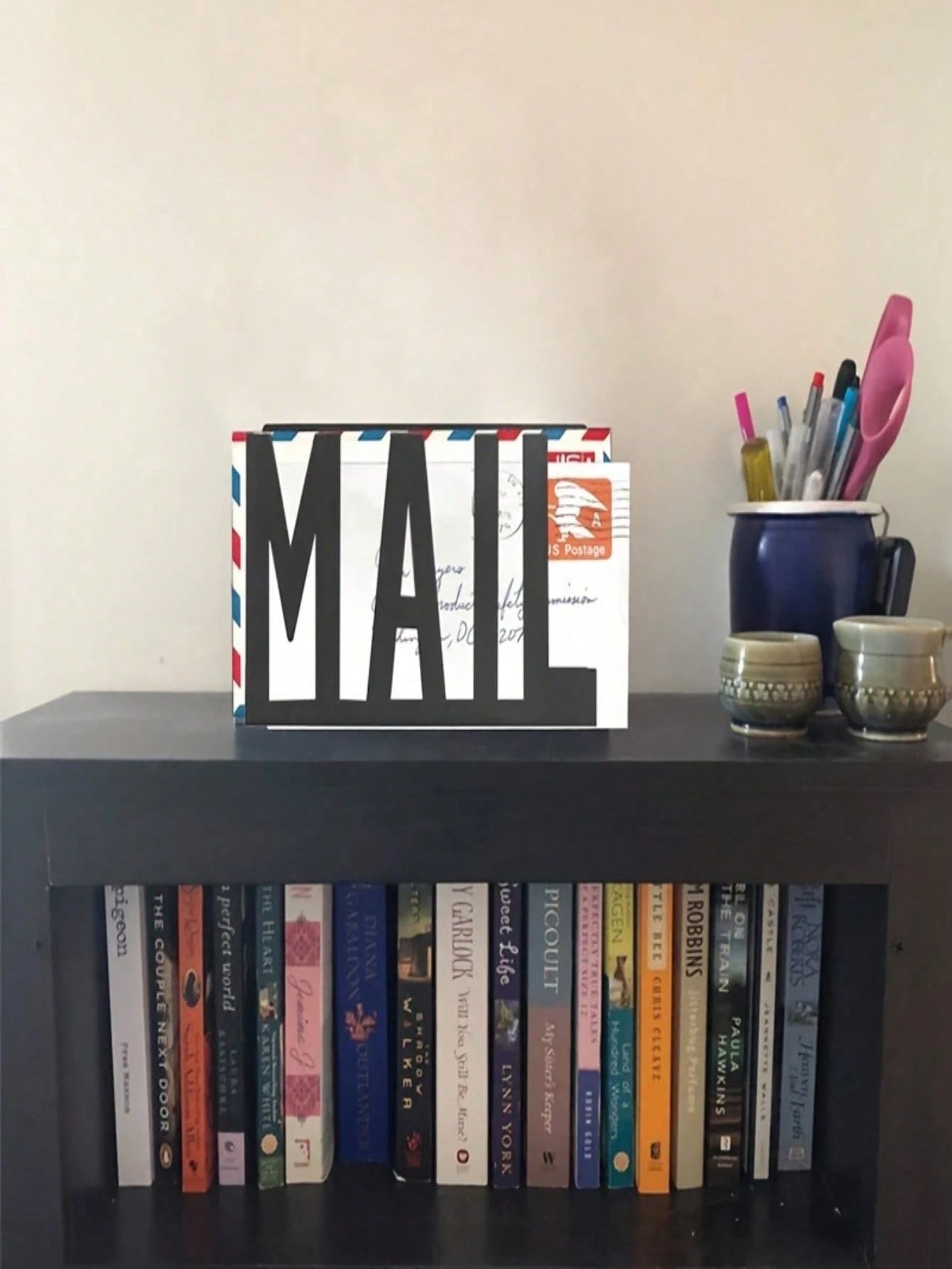 1pc Modern Black Metal Mail Organizer- Hollow Letter Design, Desktop File & Envelope Holder, Home Or Office Decor