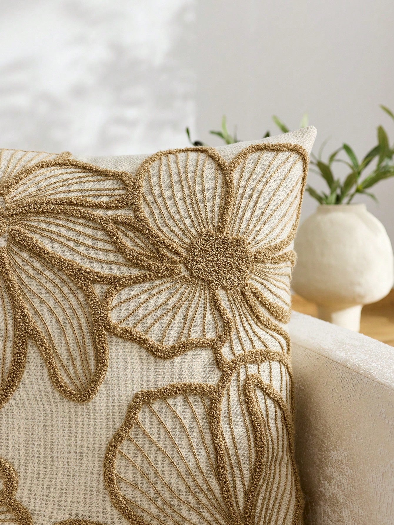 1pc Modern Minimalist Beige Floral Embroidered Throw Pillow Cover, Spring/Summer Floral Cushion Cover, Suitable For Indoor Decor, All Season Pillow Cover, Pillow Insert Not Included
