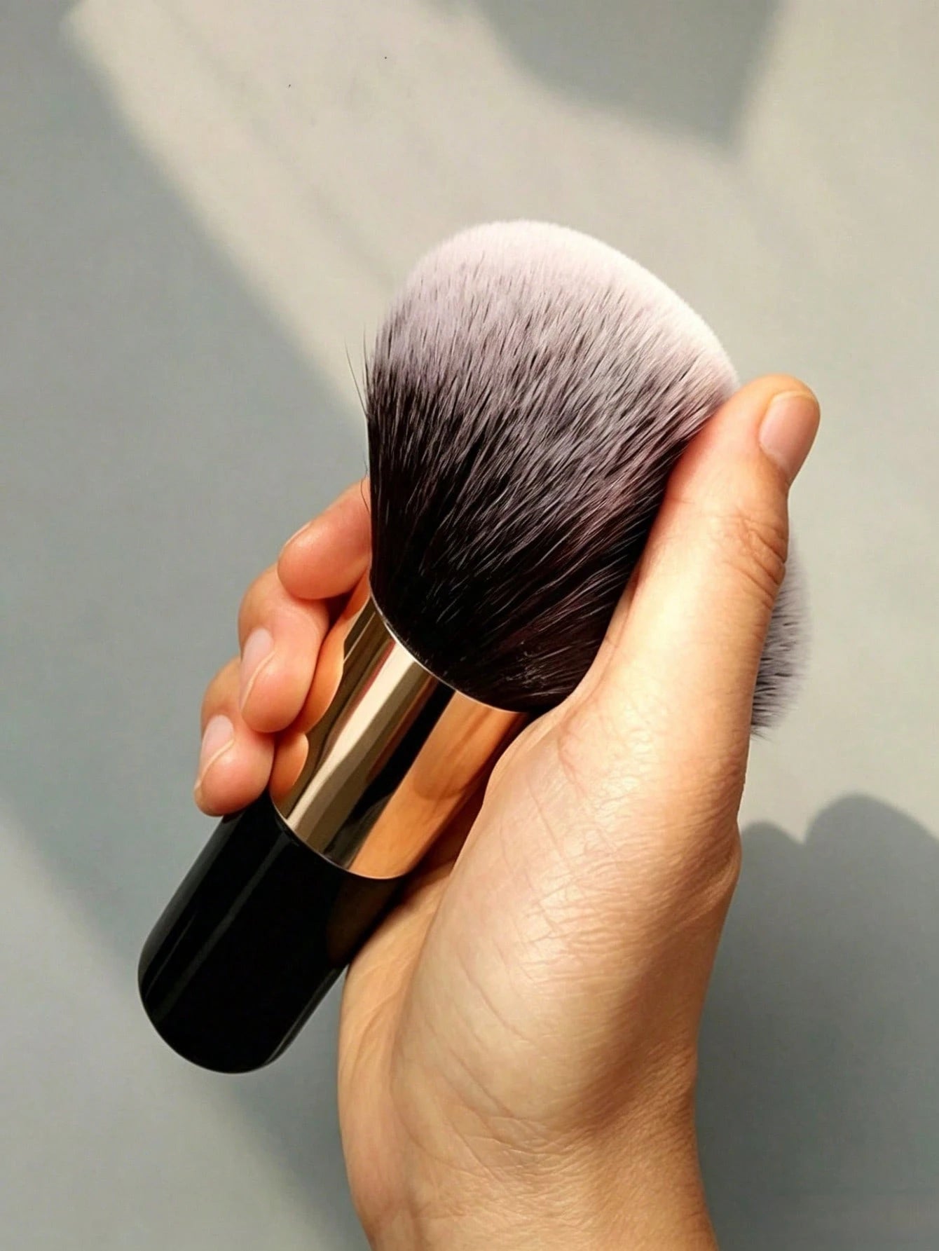 1pc Multi-Functional Cosmetic Palm Brush With Unscented Polyester Bristle & ABS Plastic Handle, Fit For Normal Skin, Multipurpose For Foundation Concealer Blush Highlighter Contour Bronzer Powder, Por
