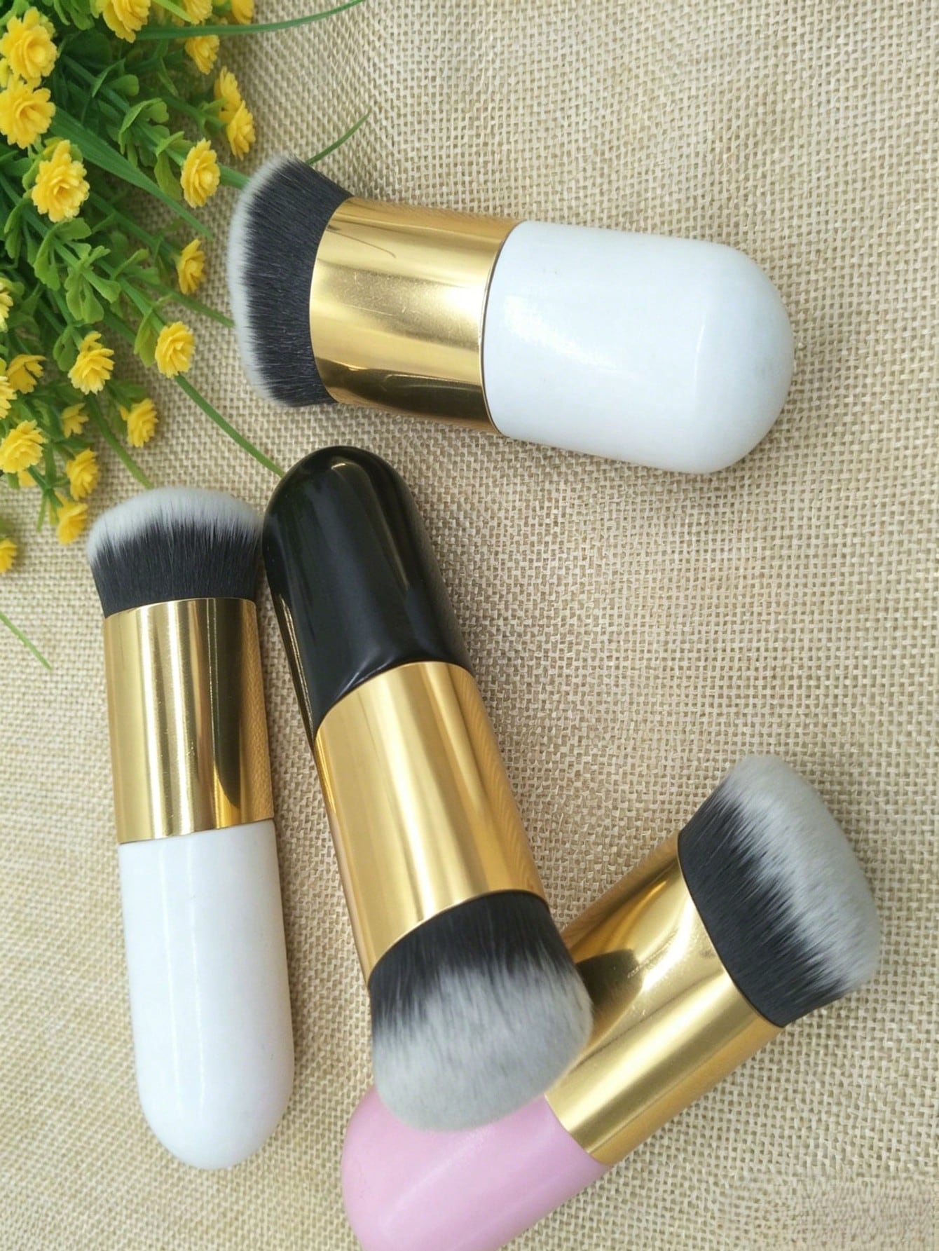 1pc Multi-Functional Cosmetic Palm Brush With Unscented Polyester Bristle & ABS Plastic Handle, Fit For Normal Skin, Multipurpose For Foundation Concealer Blush Highlighter Contour Bronzer Powder, Por
