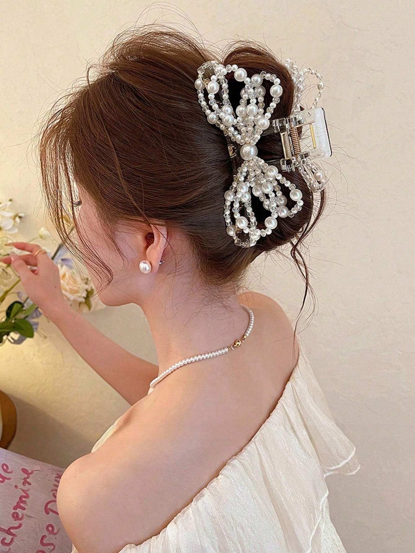 1pc New Elegant Faux Pearl Ribbon Hair Clip For Women, Can Be Fixed At The Back Of The Head. Chic Design Hair Clip, Hair Accessory, Holiday, Party