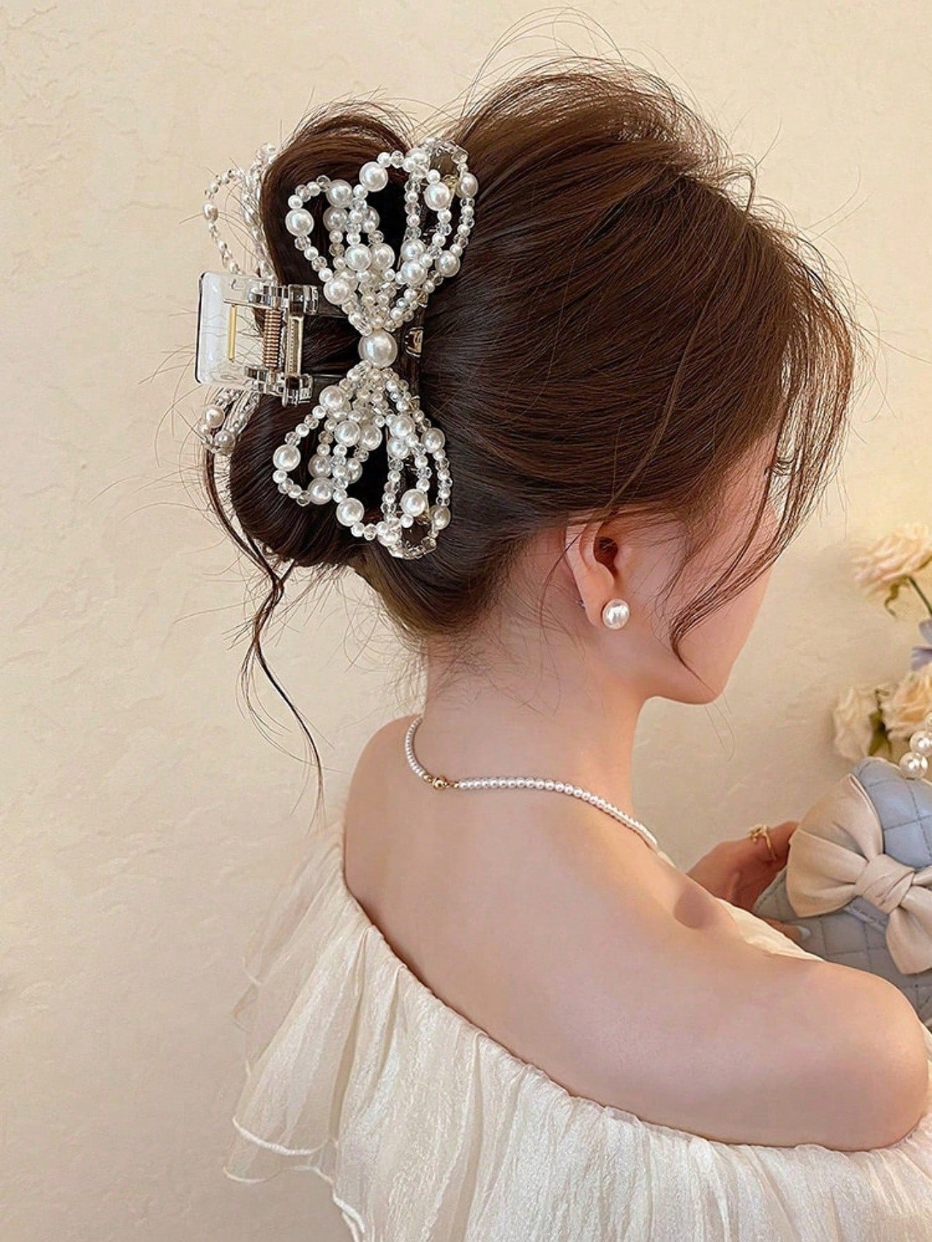 1pc New Elegant Faux Pearl Ribbon Hair Clip For Women, Can Be Fixed At The Back Of The Head. Chic Design Hair Clip, Hair Accessory, Holiday, Party