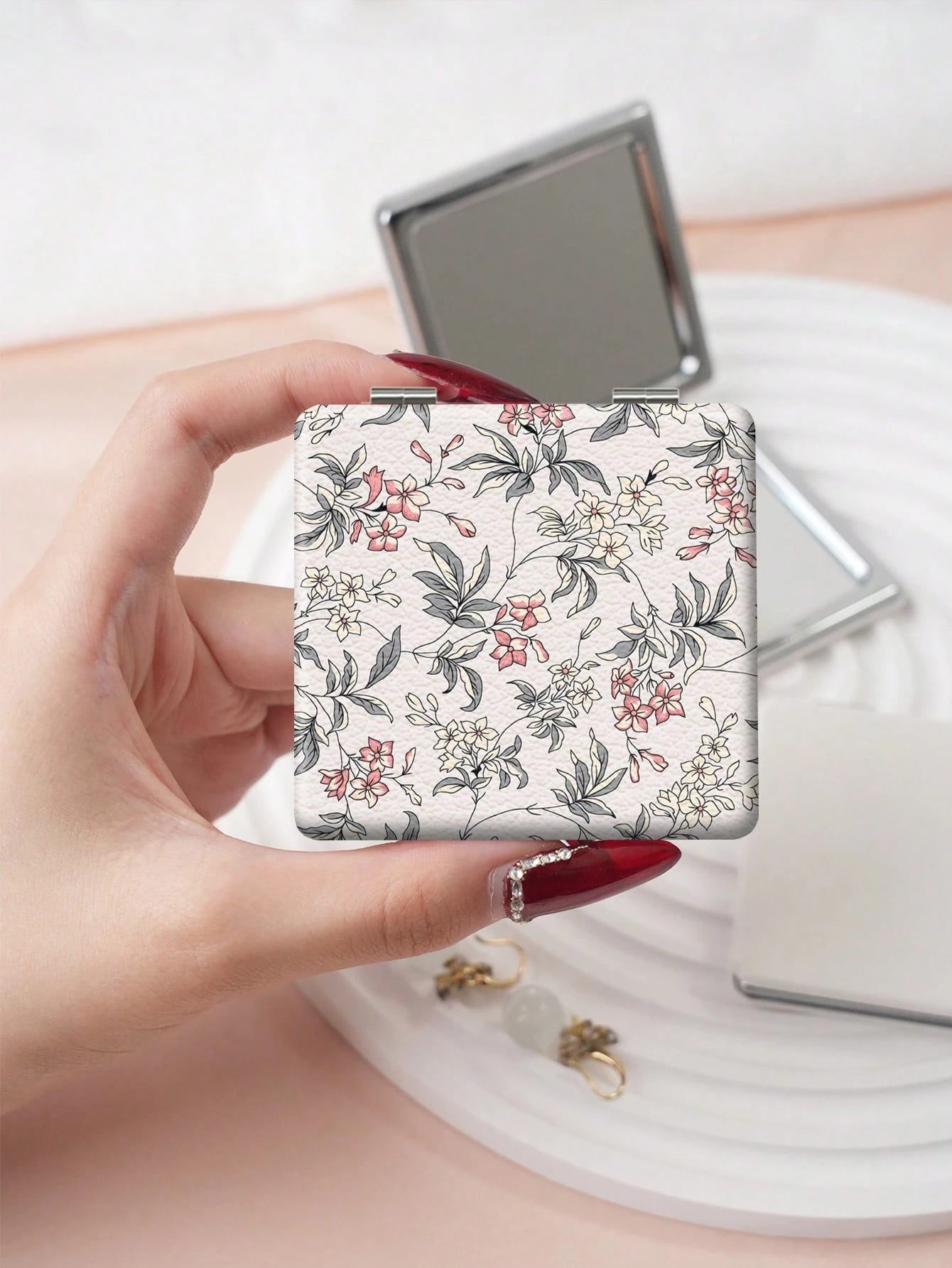 1PC Oil Painting Pastoral Series Portable Makeup Mirror, Foldable Lightweight Ultra-Thin Convenient Durable PU Leather, Suitable For Various Occasions Travel Party Work School, Fit For All Age Groups